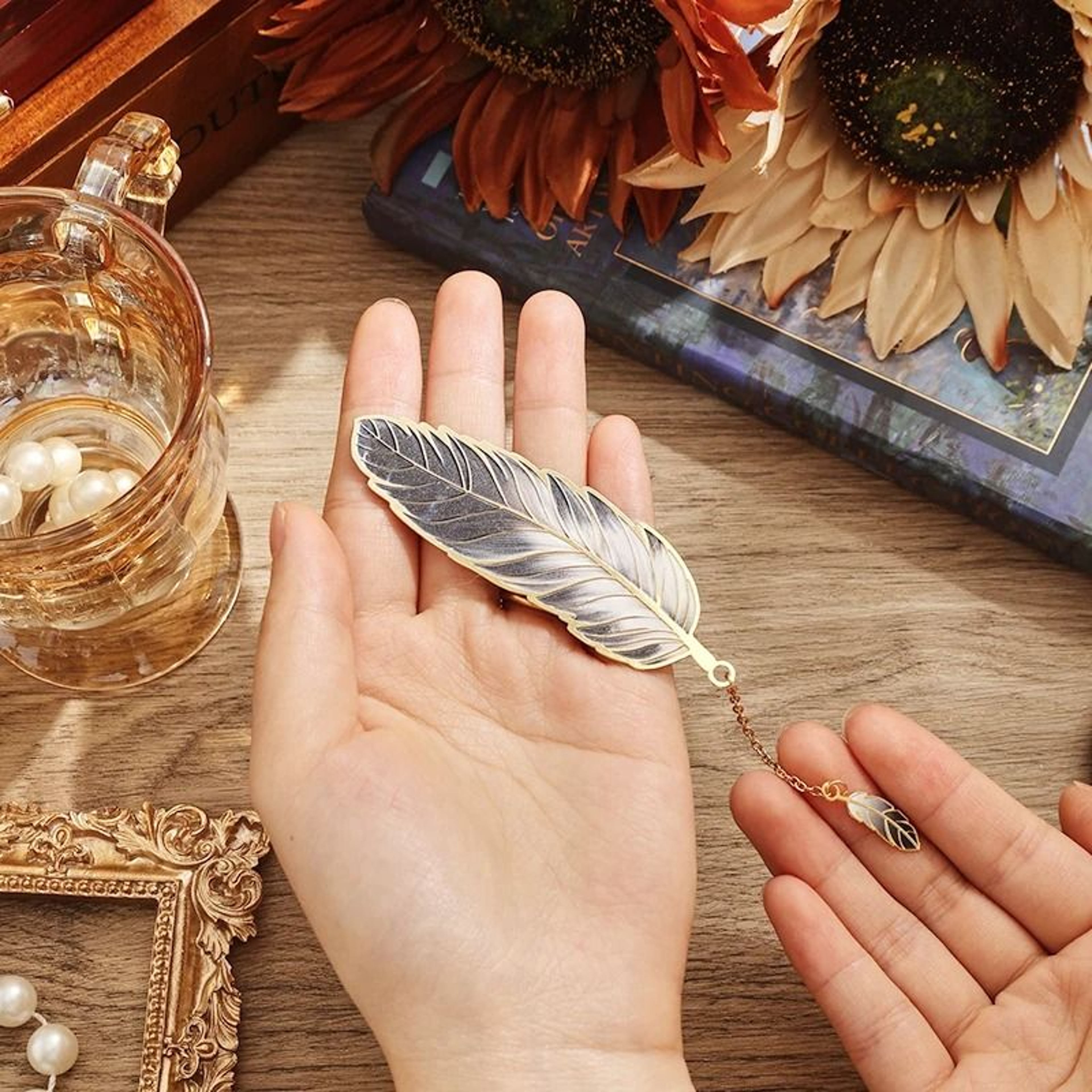 Vintage Feather Bronzing Metal Bookmark  Elegant Pendant Gift For Book Lovers 4