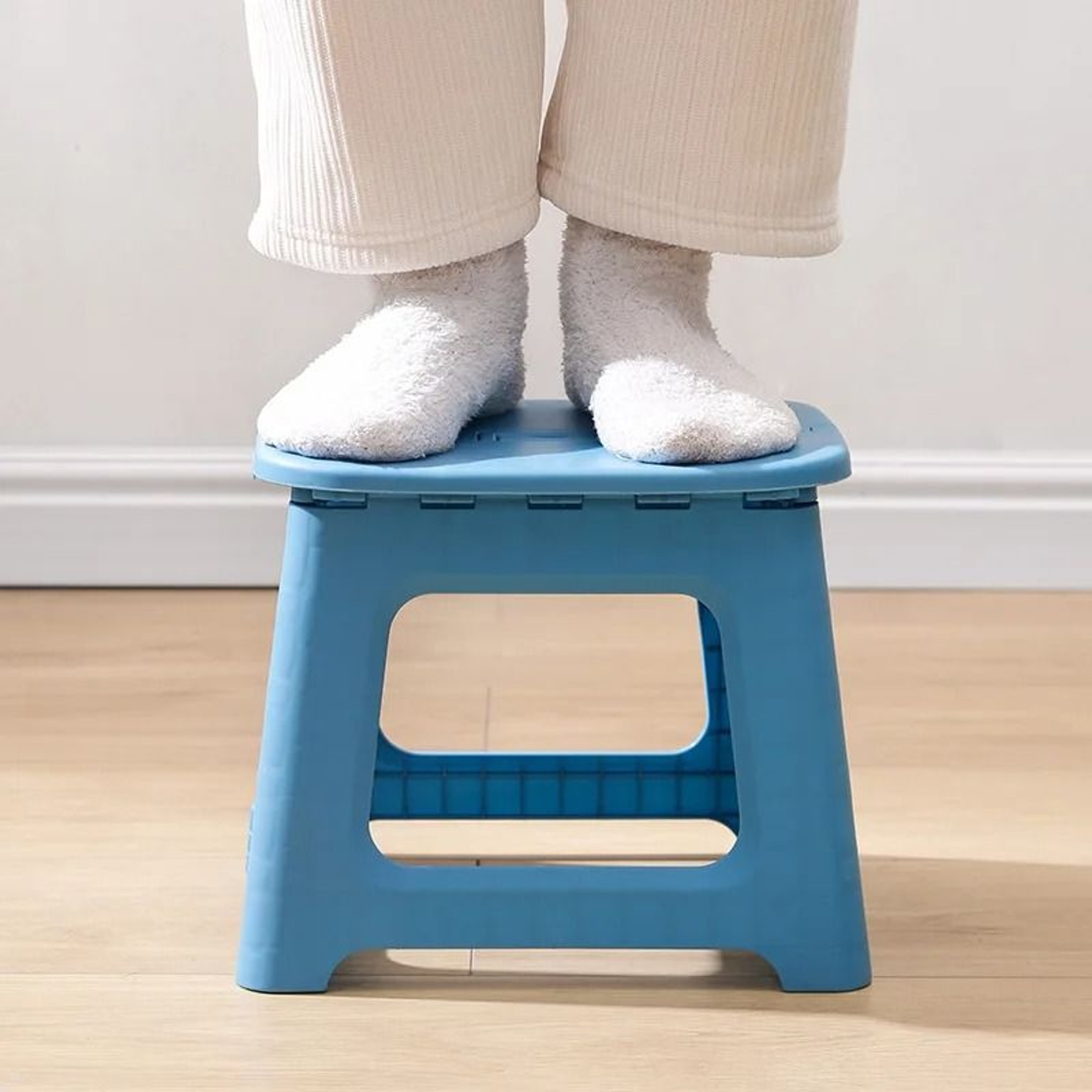 Portable JapaneseStyle Folding Stool 4
