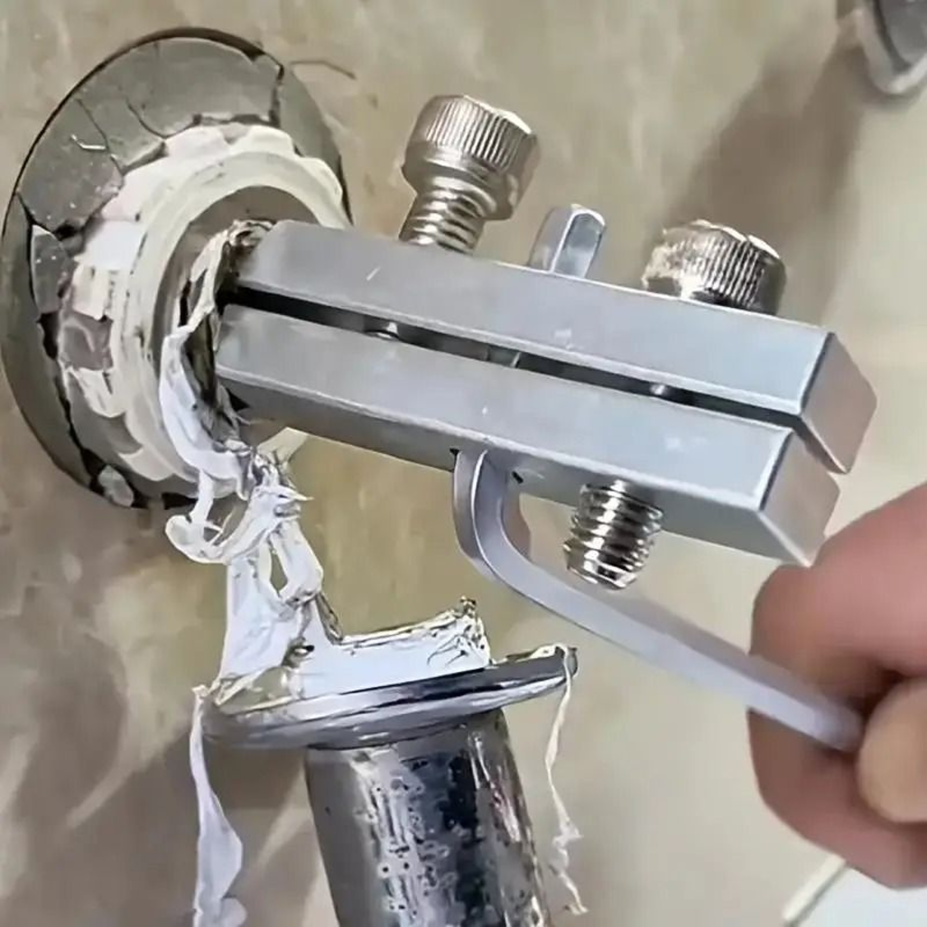 Steel Plug Valve  Broken Screw Remover For Plumbers 2