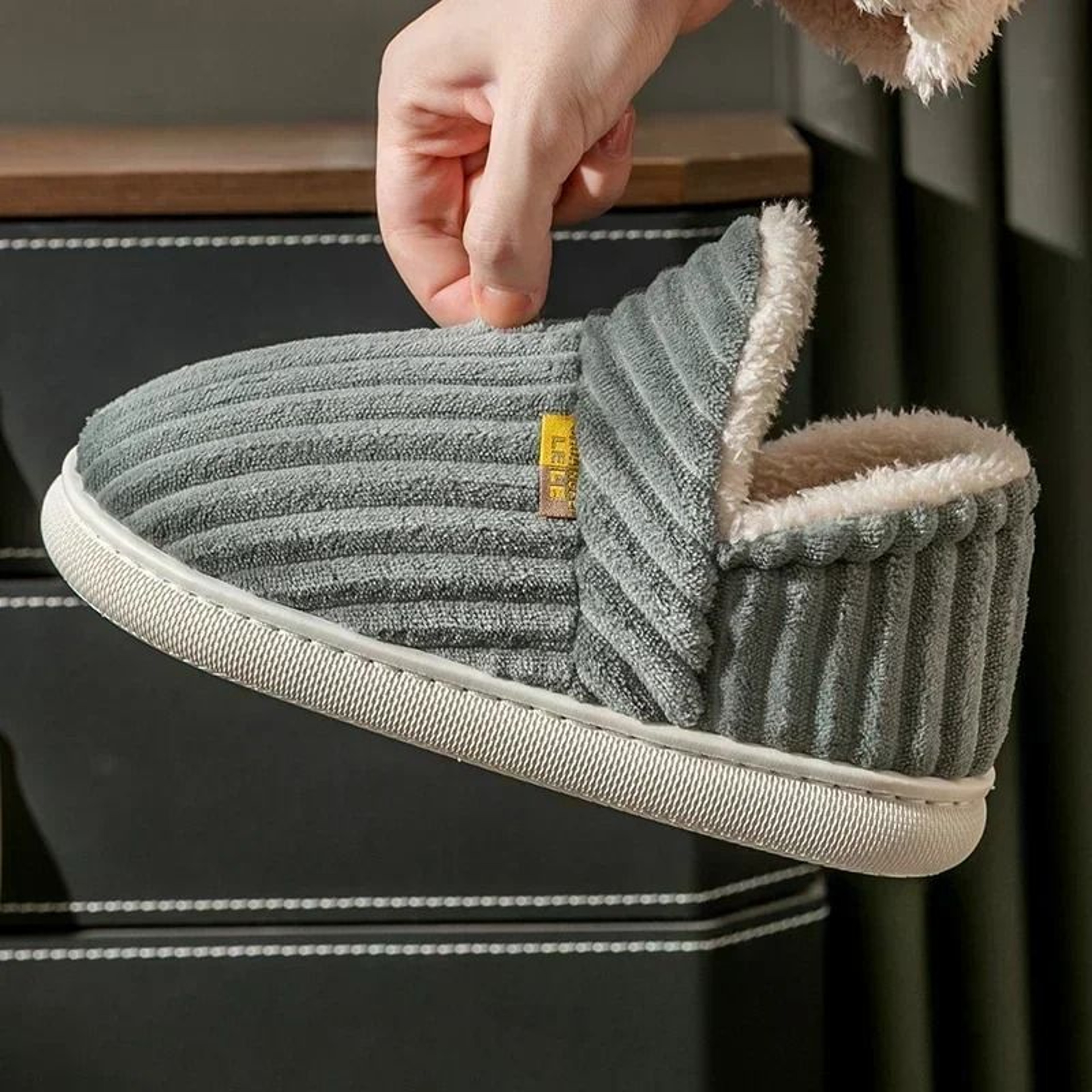 New Winter Fur Slippers  Fashionable Warmth For Women  Men 3