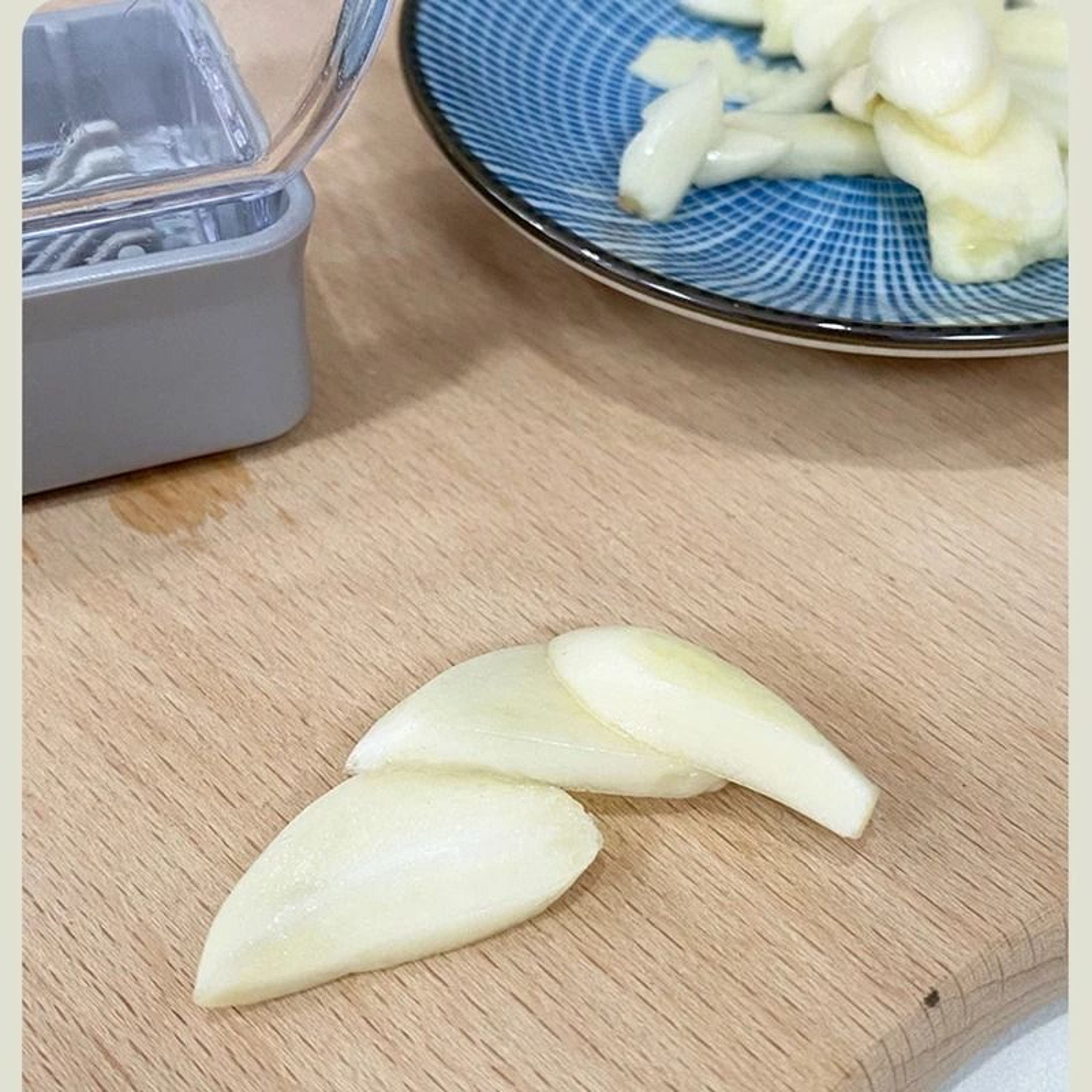 Manual Pressing Garlic Grater  Precision Grinding  Cutting Tool 3