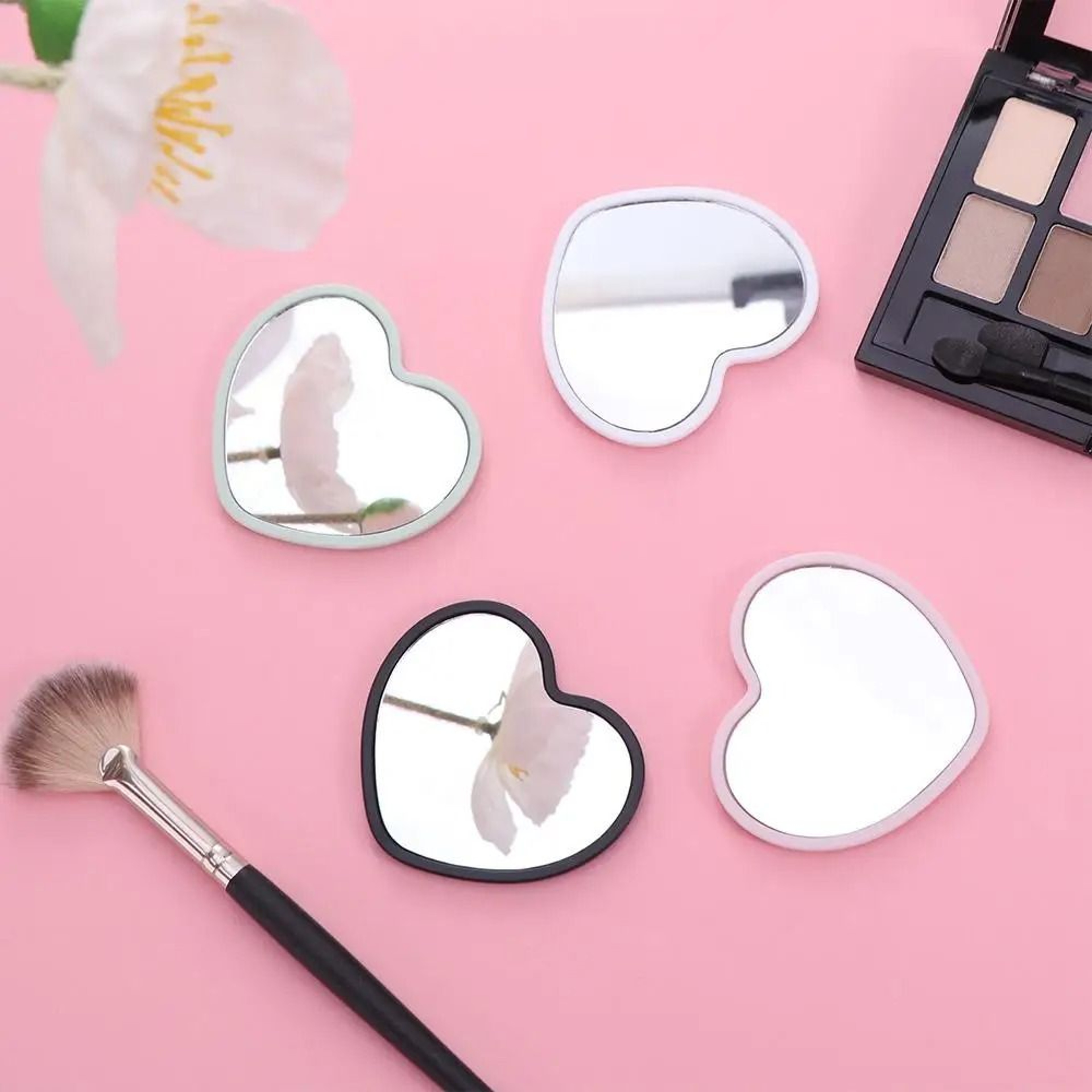 Charming HeartShaped Handheld Beauty Mirror 0