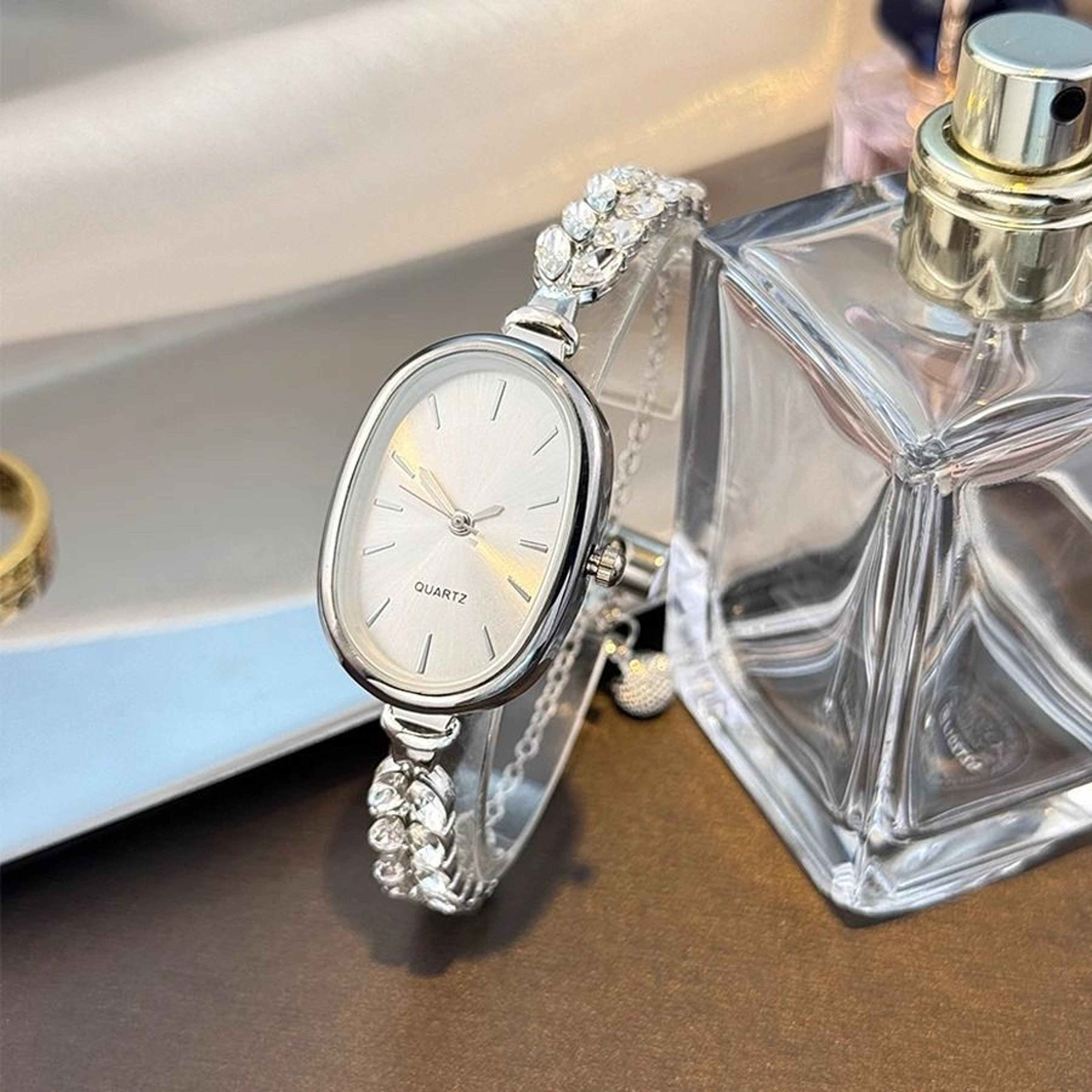 Oval LeafDiamond Bracelet Watch  Super Convenient PullCord Quartz Timepiece With NatureInspired Acc 9