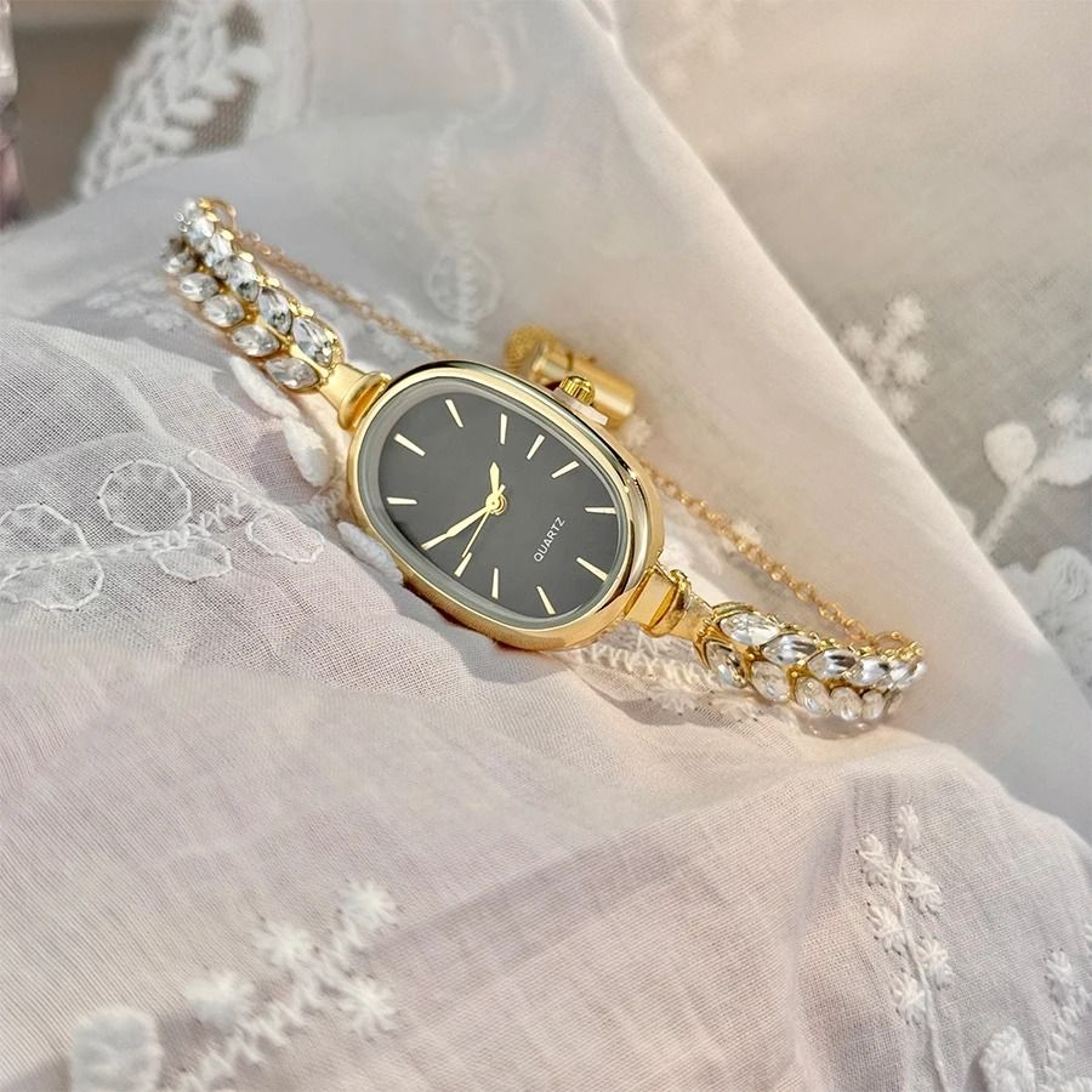 Oval LeafDiamond Bracelet Watch  Super Convenient PullCord Quartz Timepiece With NatureInspired Acc 10