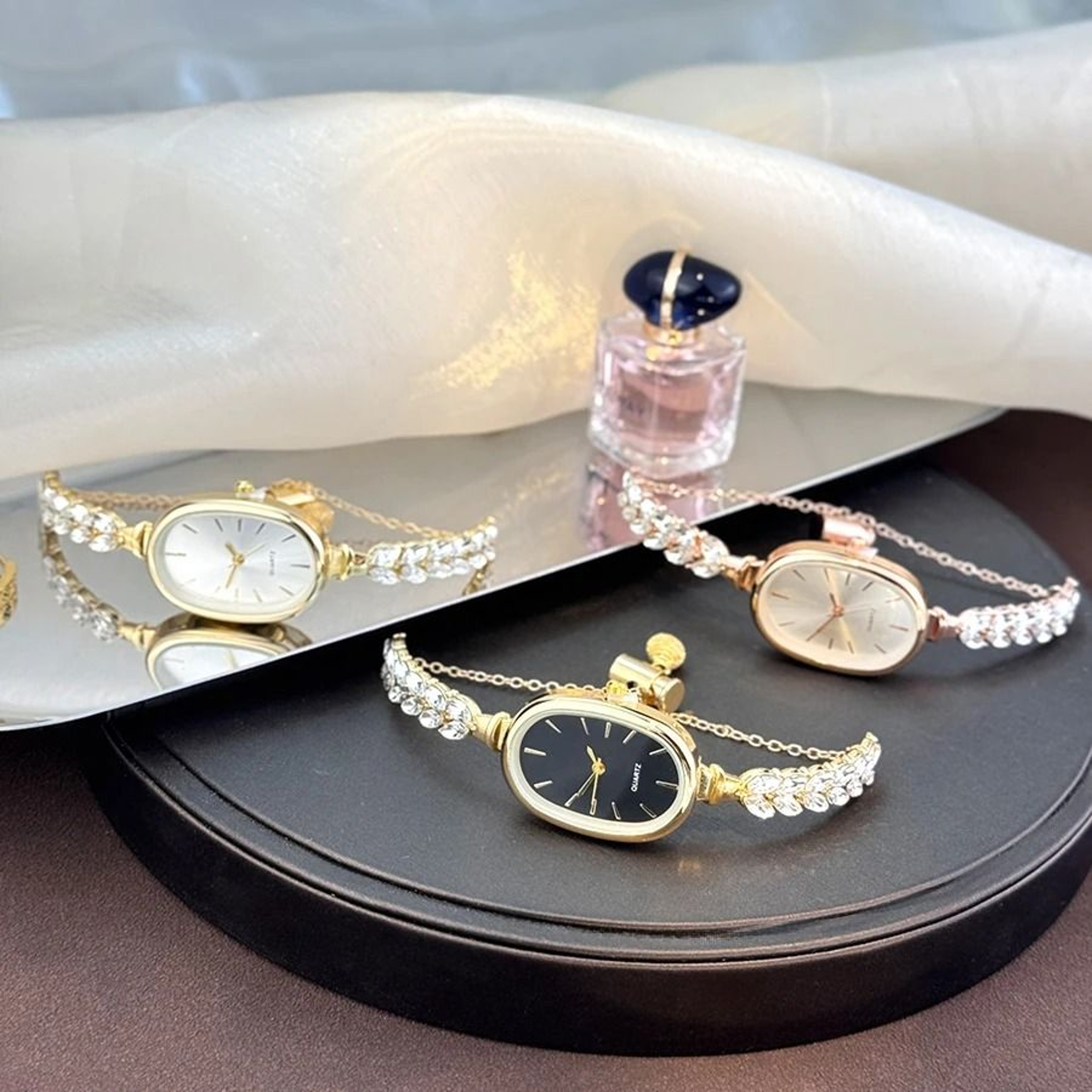 Oval LeafDiamond Bracelet Watch  Super Convenient PullCord Quartz Timepiece With NatureInspired Acc 1