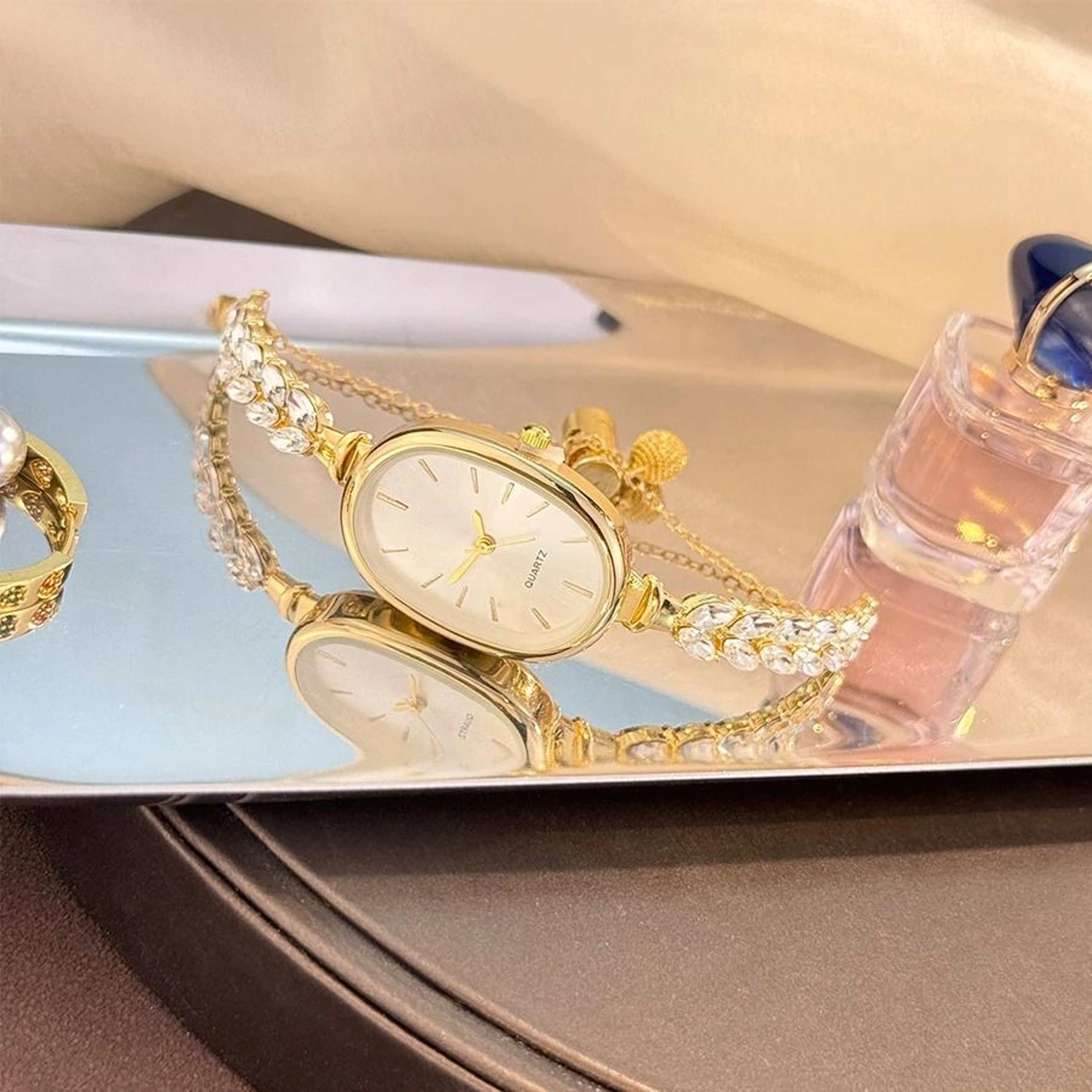 Oval LeafDiamond Bracelet Watch  Super Convenient PullCord Quartz Timepiece With NatureInspired Acc 2