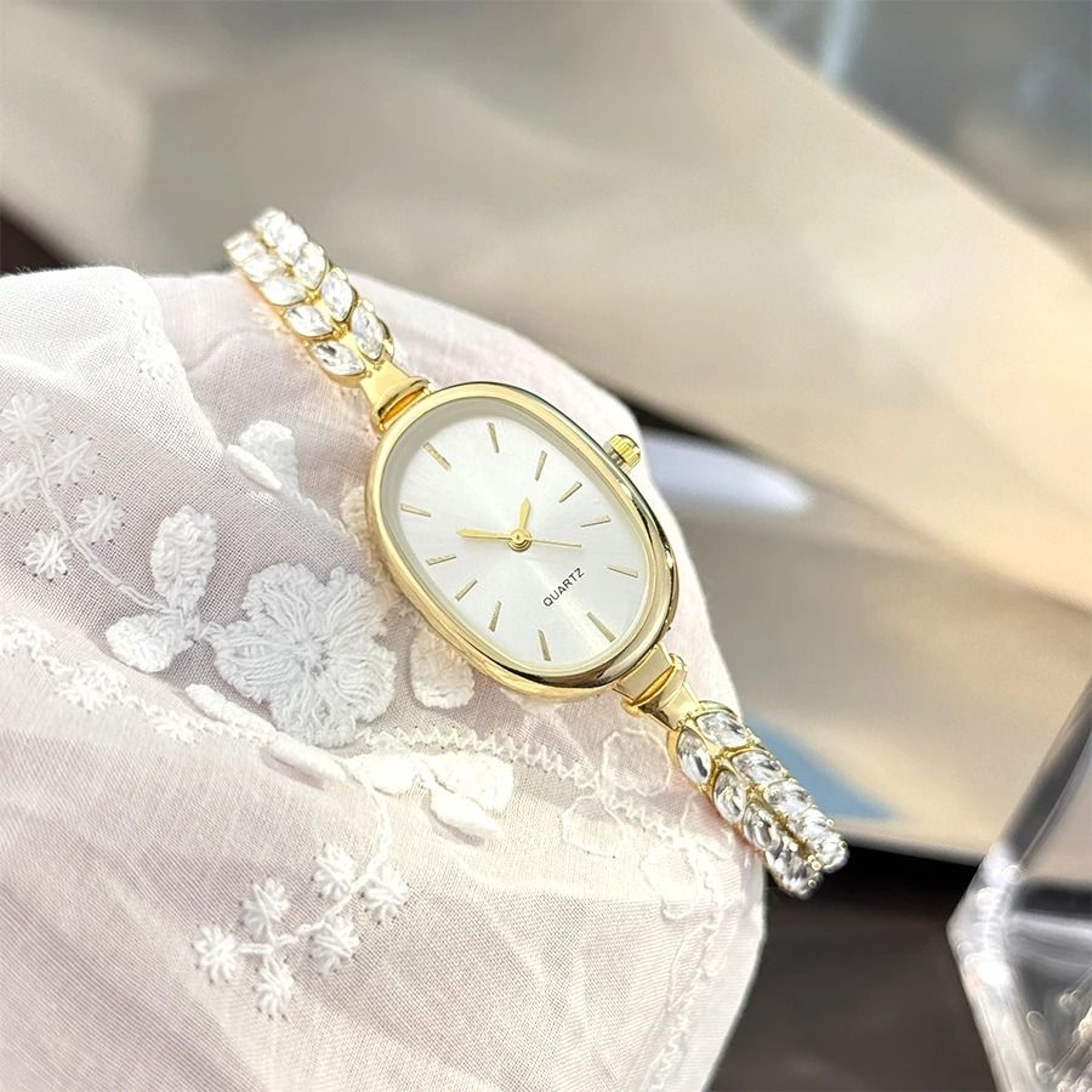 Oval LeafDiamond Bracelet Watch  Super Convenient PullCord Quartz Timepiece With NatureInspired Acc 3