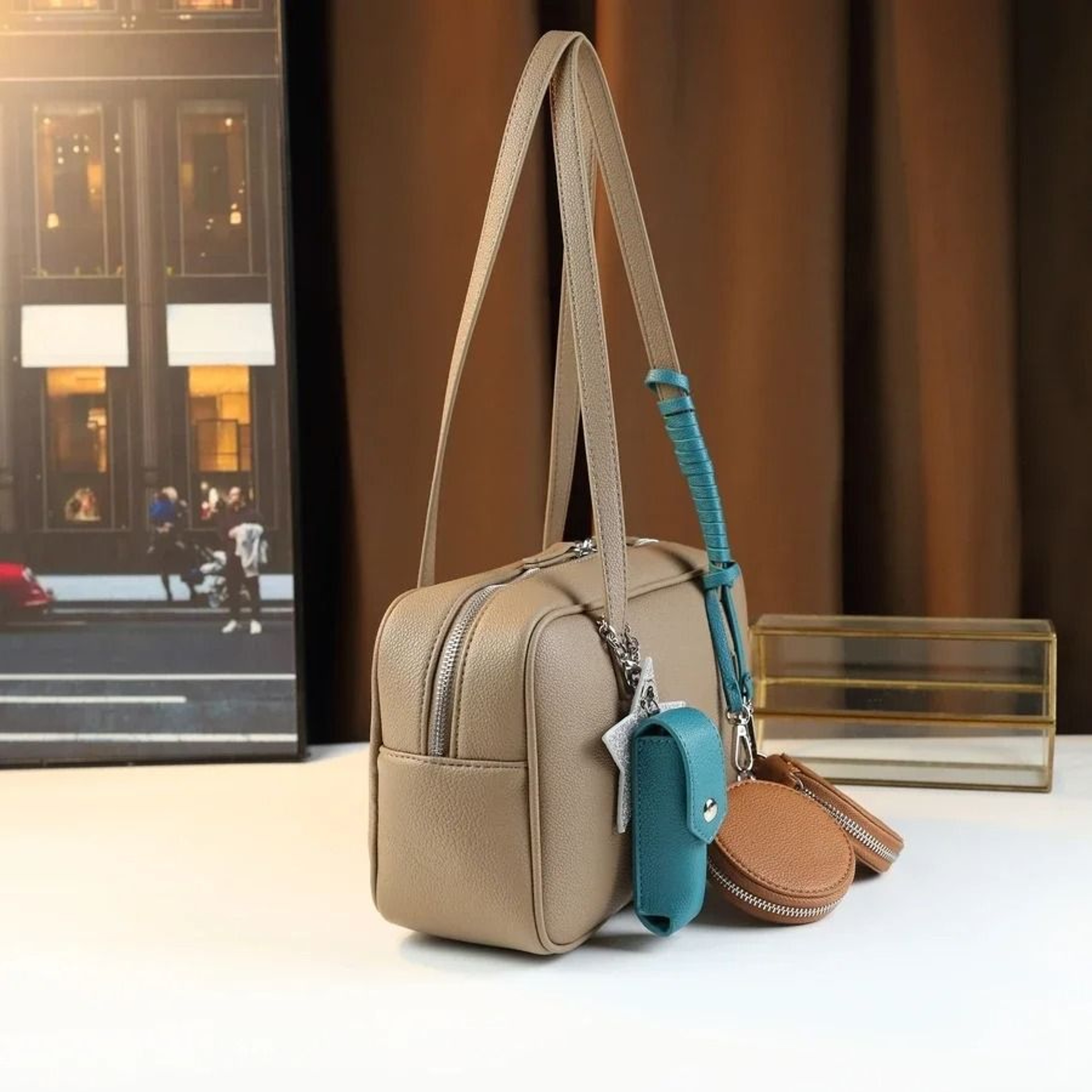 HighCapacity Boston Messenger Handbag 1