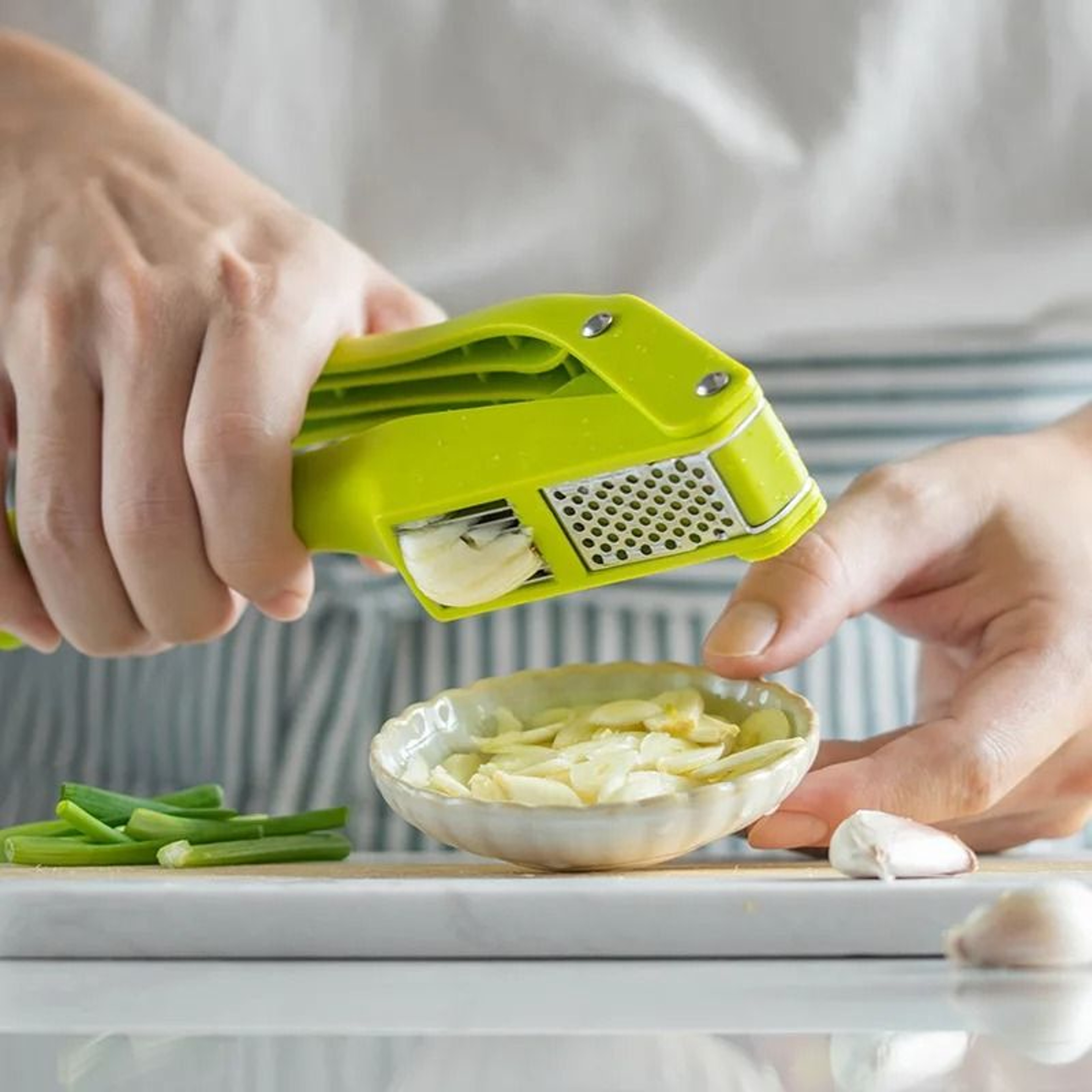 2in1 Multifunctional Garlic Press  Vegetable Squeezer  HighLeverage Kitchen Tool 3