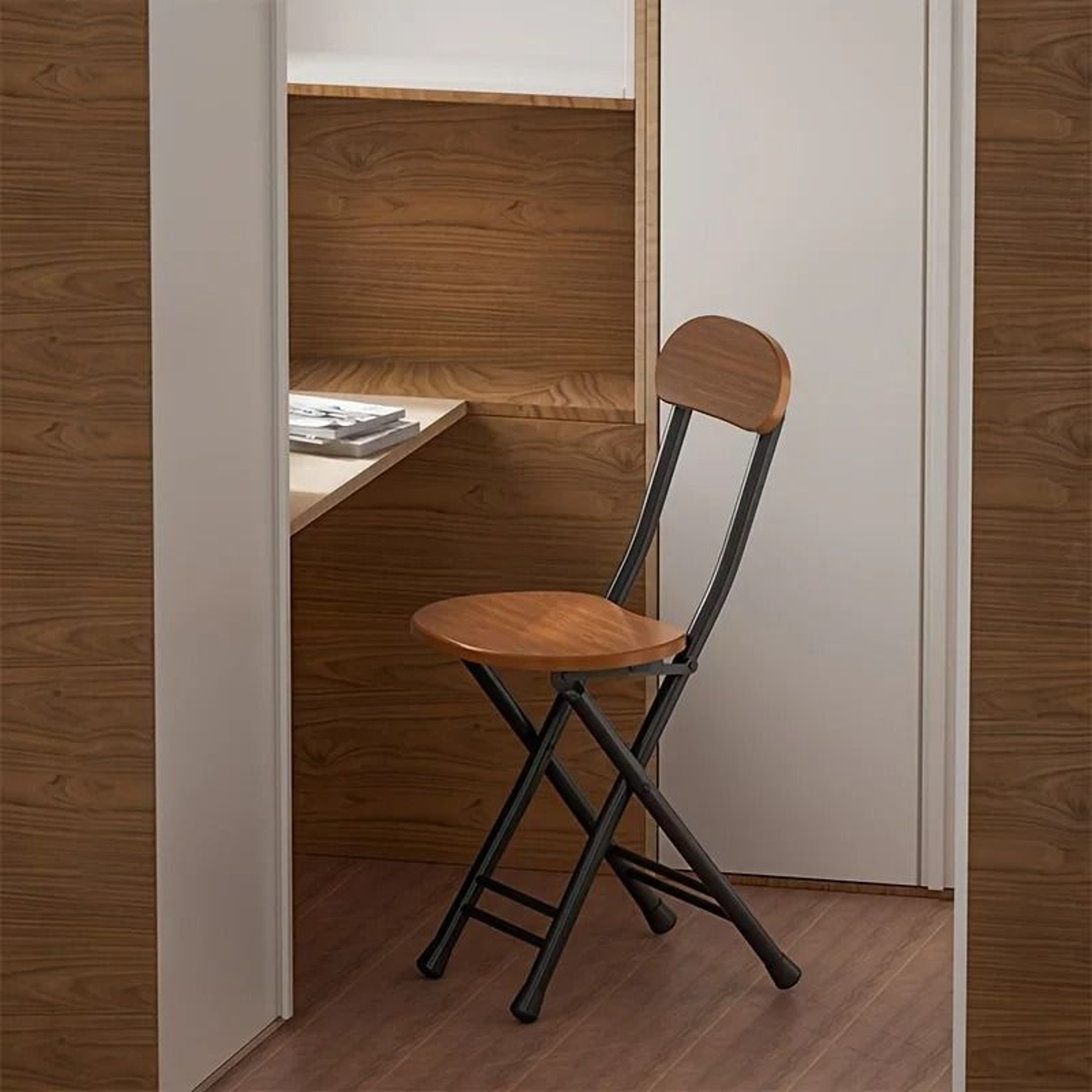 ClassicStyle Oval Folding Chair 1