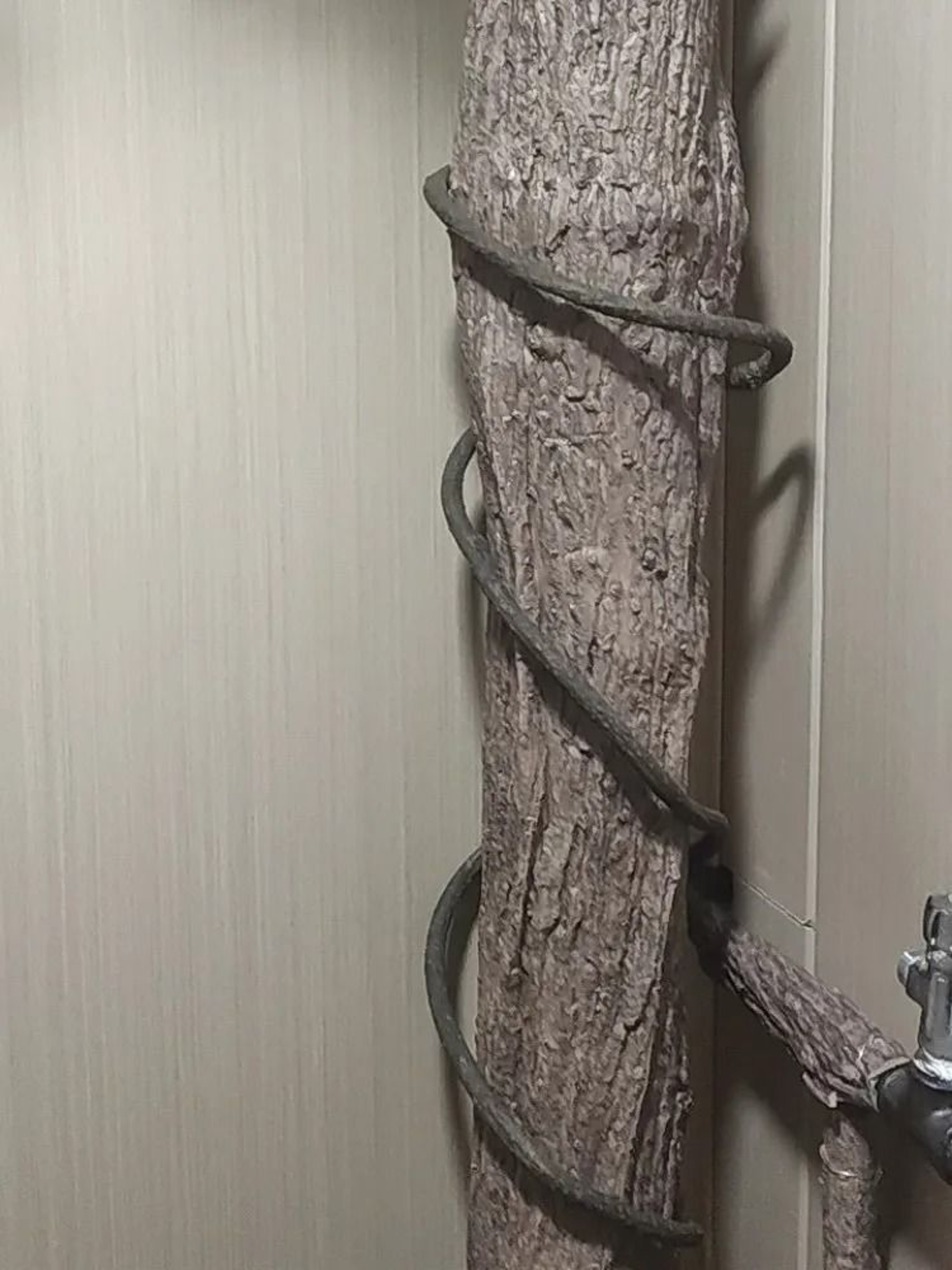 Realistic Simulated Tree Bark  Flexible Artificial Silicone Bark Ornament For Column  Pipe Landscap 4