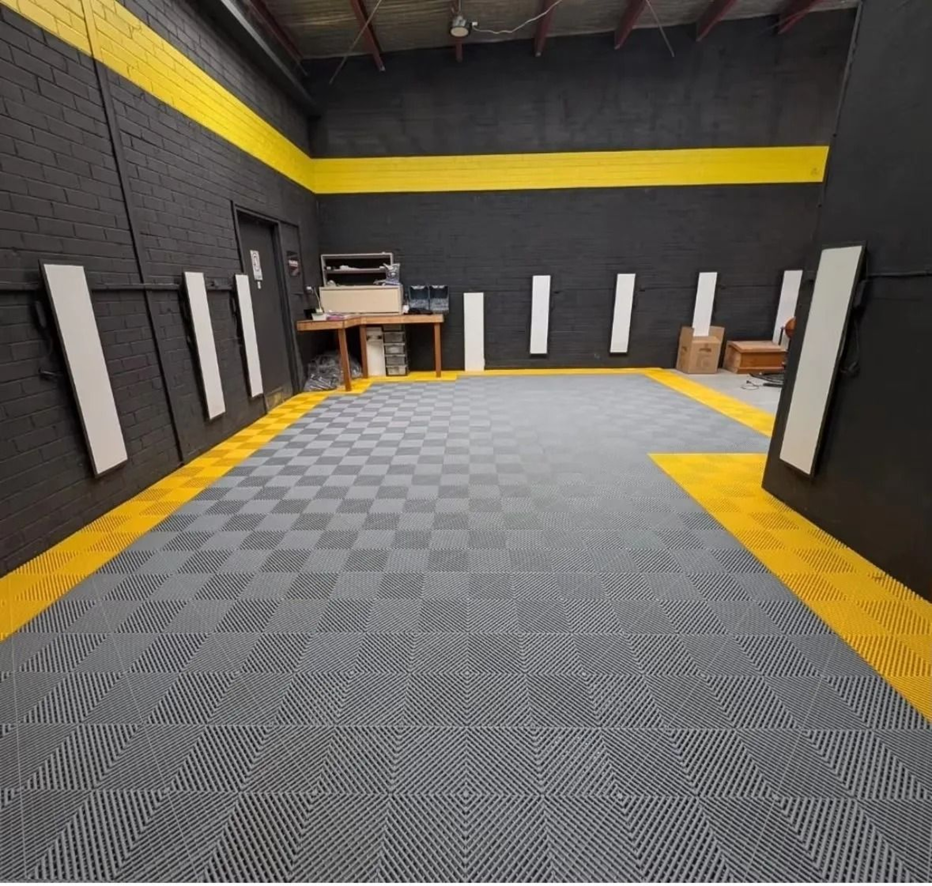 Professional Interlocking Garage Floor Tiles  Vented HeavyDuty Outdoor  Portable Event Flooring 2