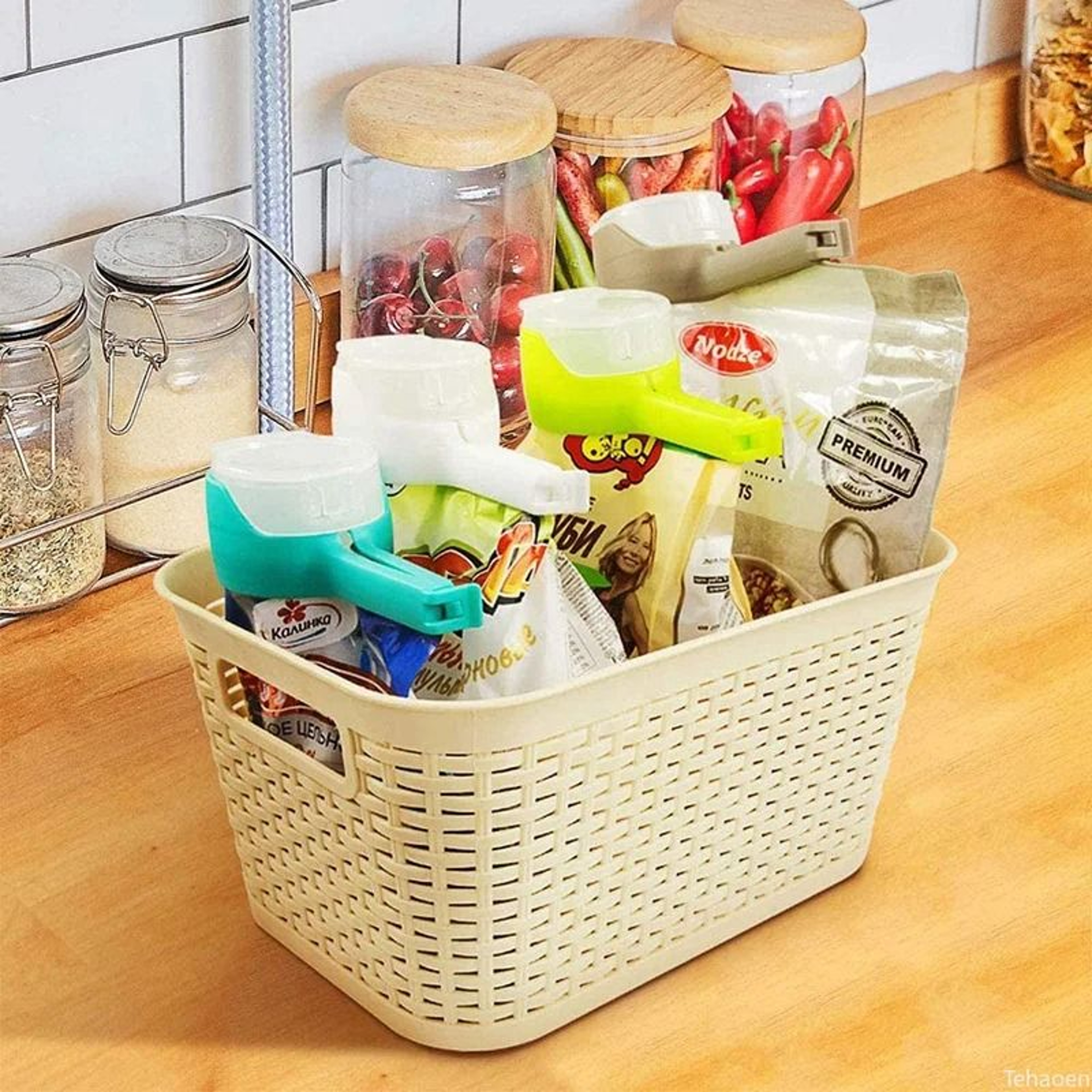 Snack Sealing Clip With Pour Spout  FreshKeeping Bag Sealer Clamp  Plastic Food Saver Cap For Kitch 5