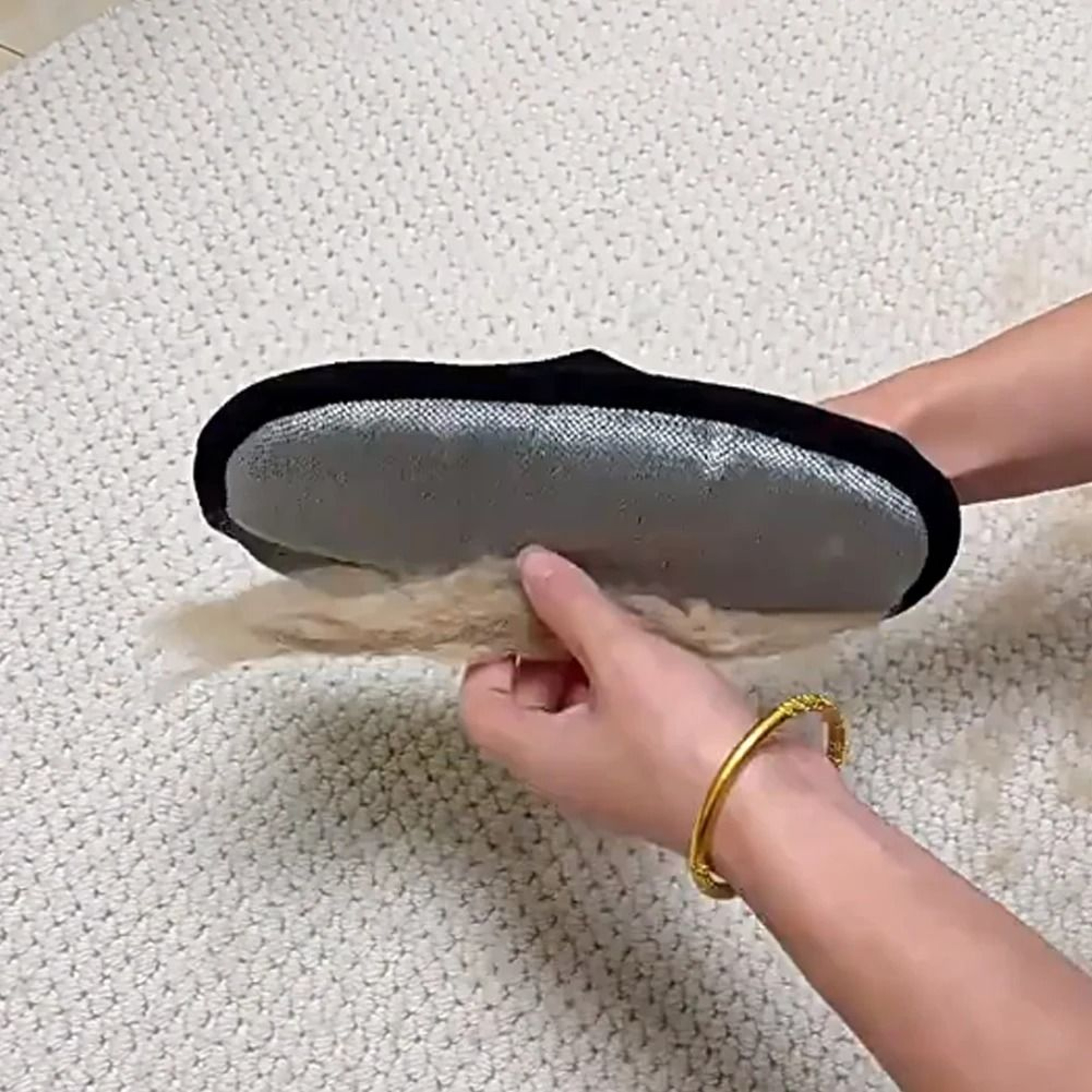 Elite Silicone DeShedding  Massage Gloves 2