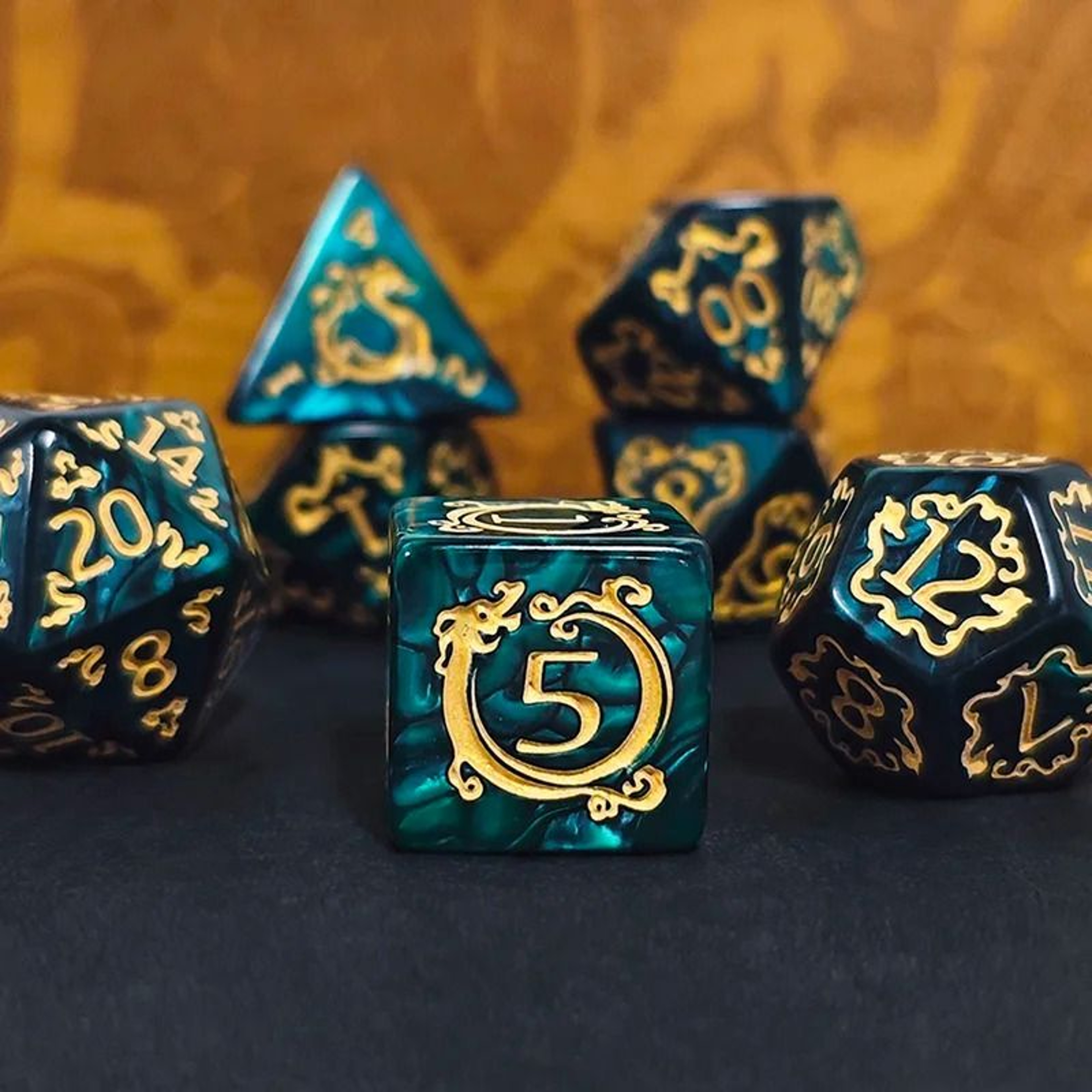 7Piece Dragon Pattern Polyhedral DND Dice Set 0