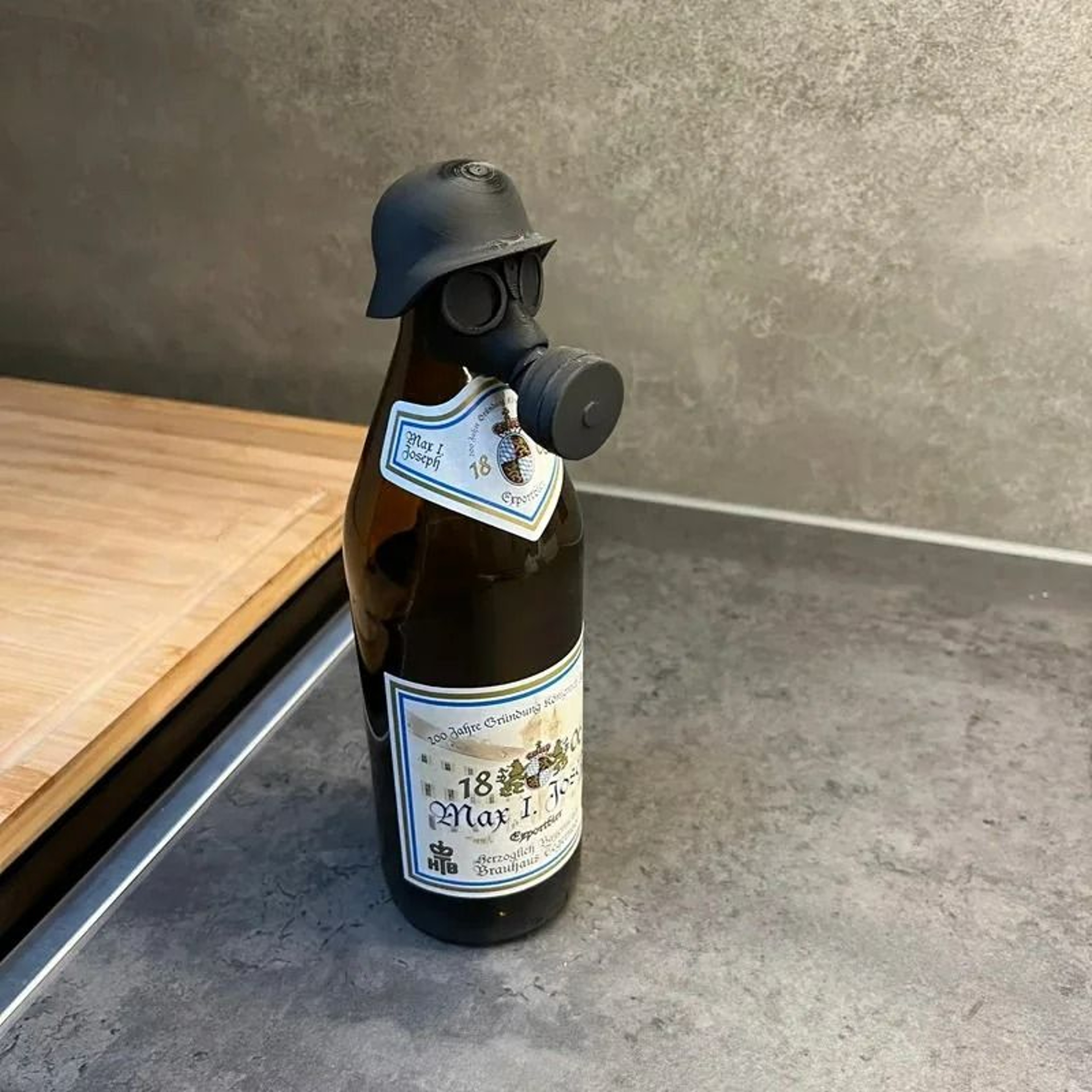 3DPrinted Gas Mask Beer Bottle Topper 2
