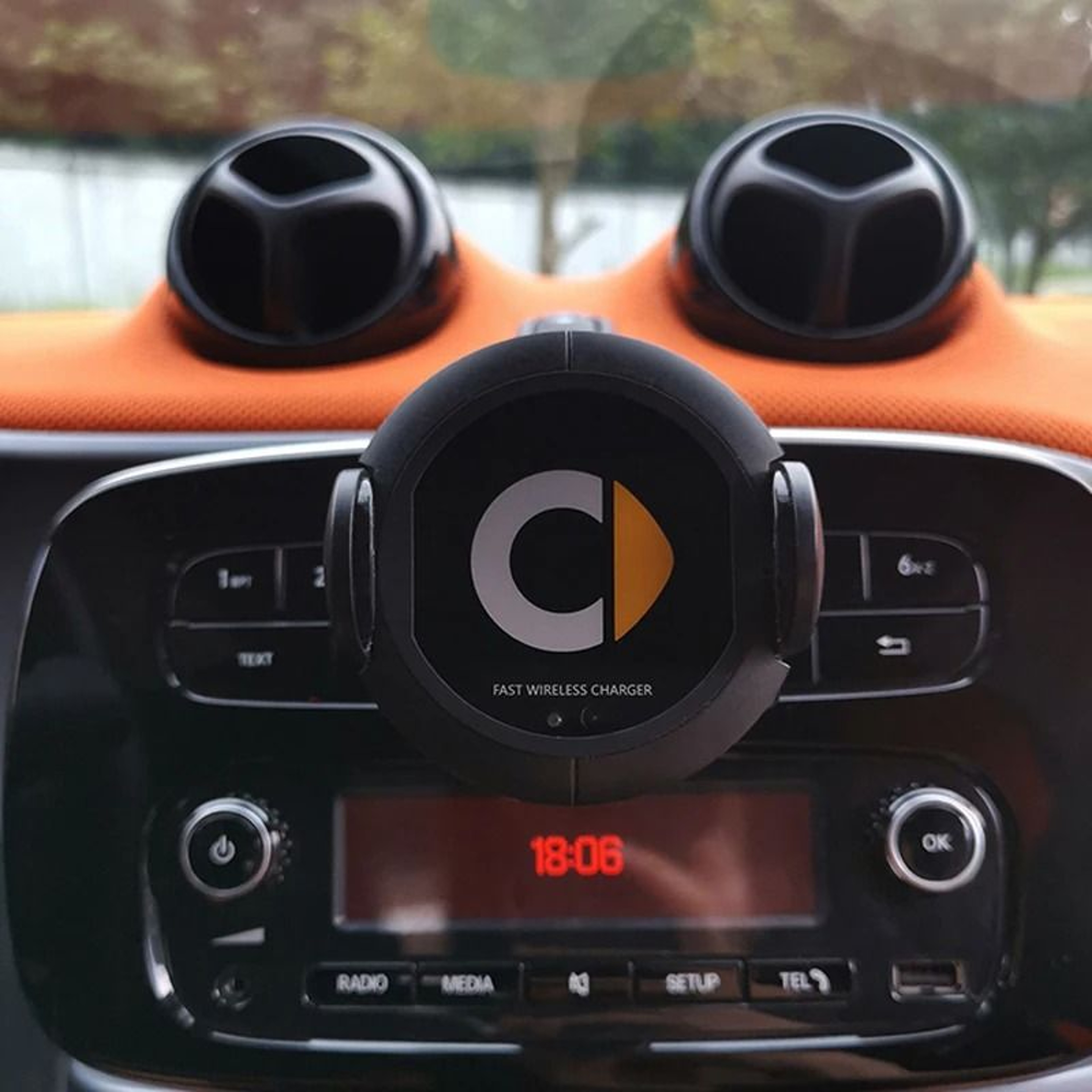 10W Qi Fast Wireless Charging AutoClamping Car Phone Mount For MercedesBenz Smart Fortwo 453  451 1