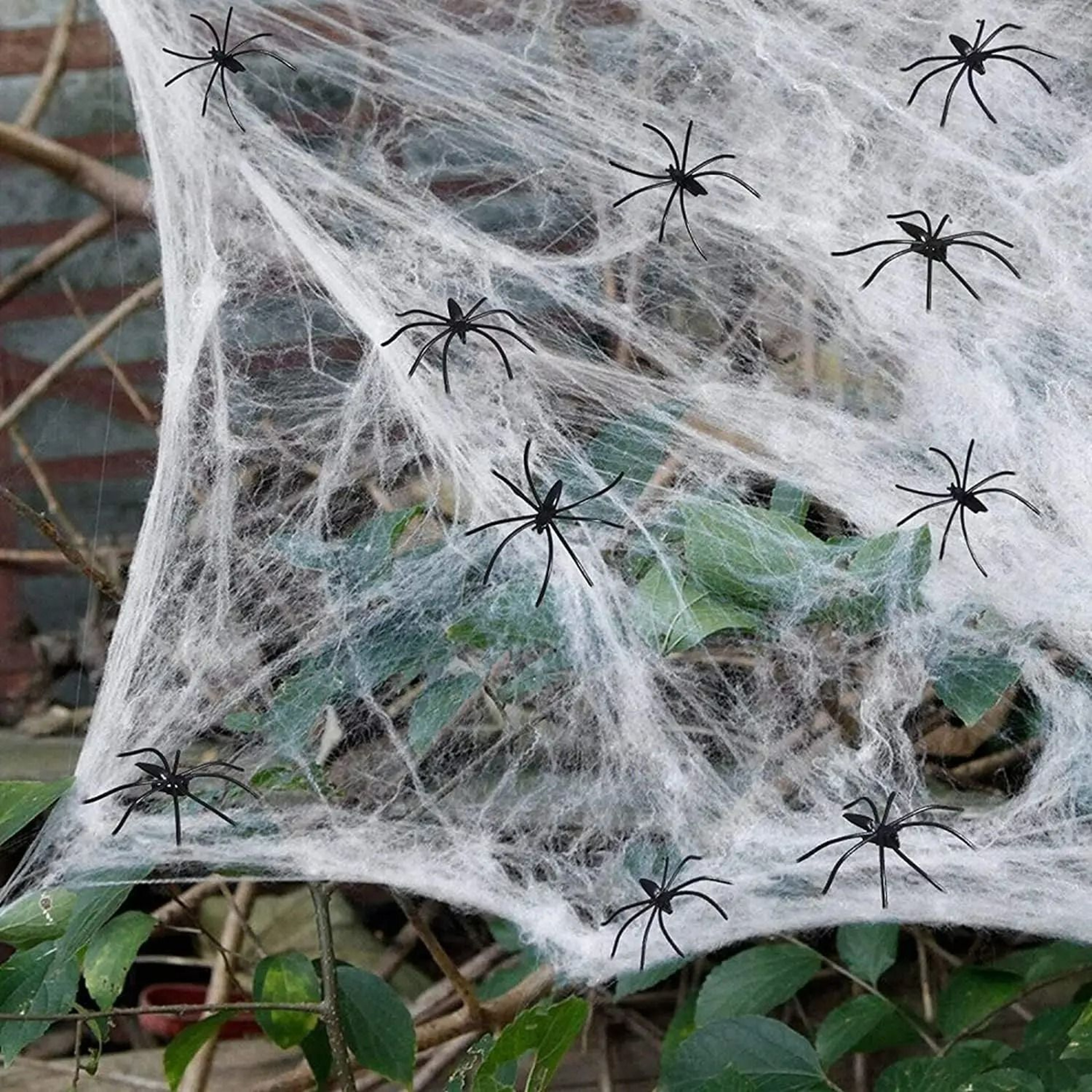 200 Sq Ft Stretchable Spider Webs With Fake Spiders For Halloween 5