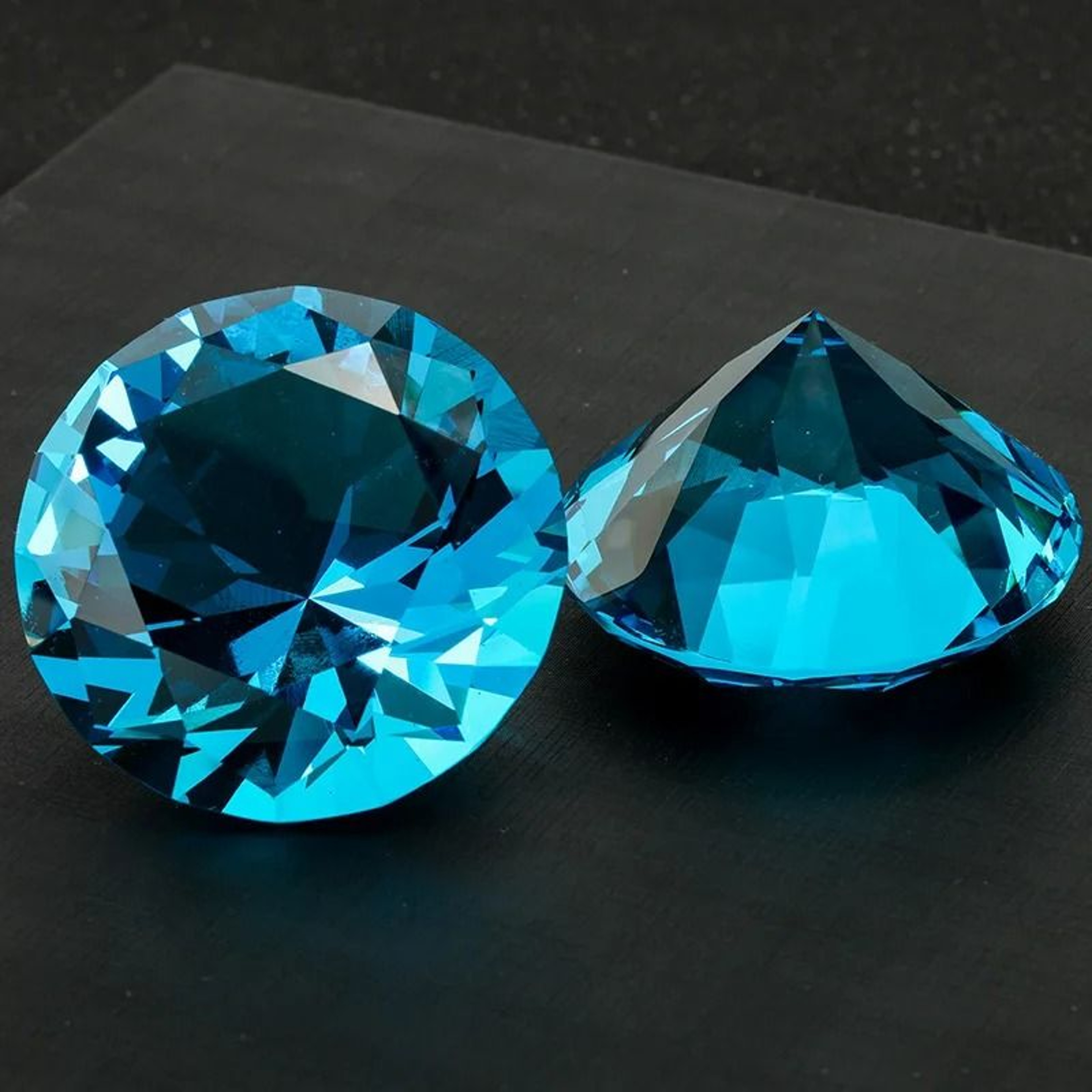 Crystal Diamond Shaped Paperweight 10