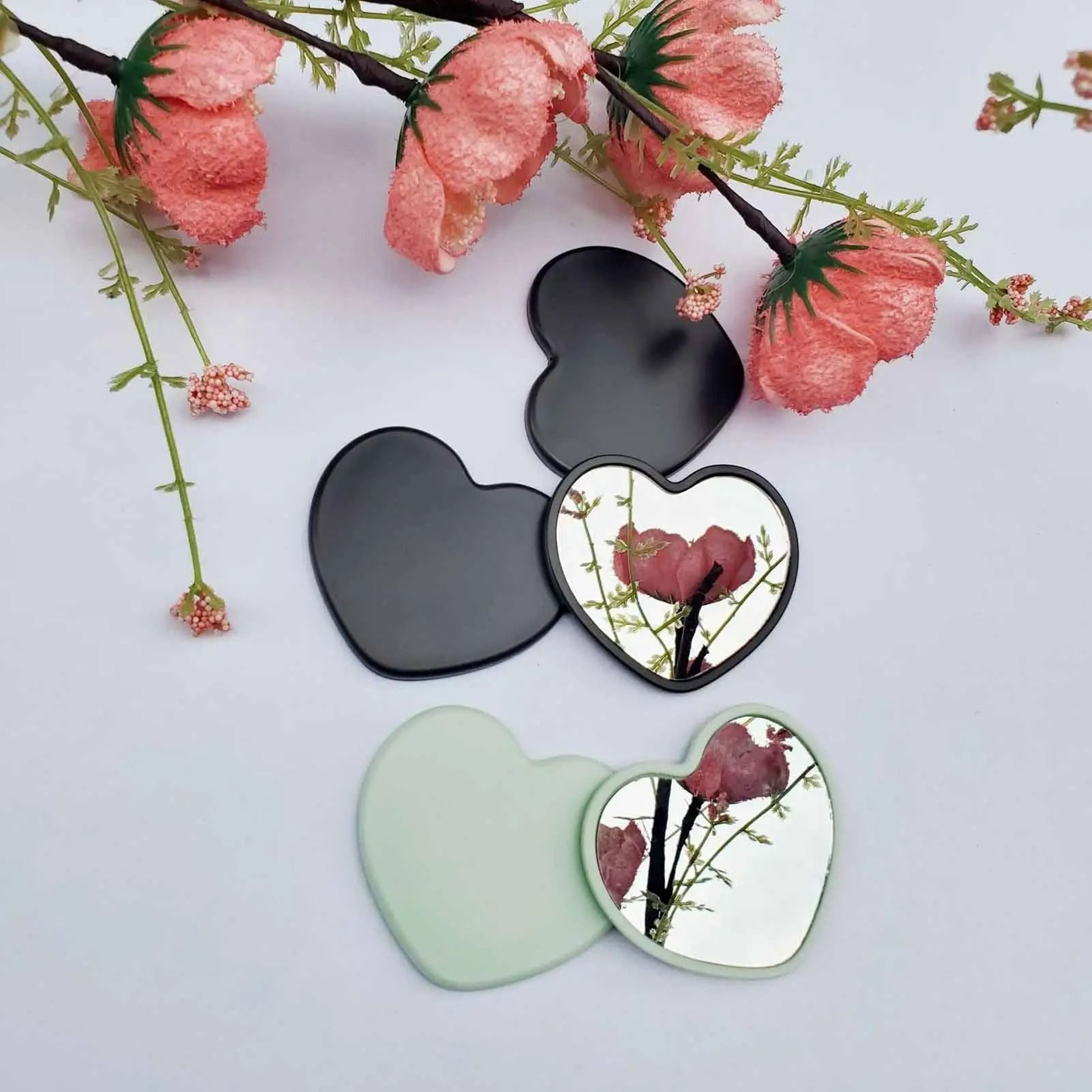 Cute HeartShaped Suction Cup Travel Vanity Mirror 4