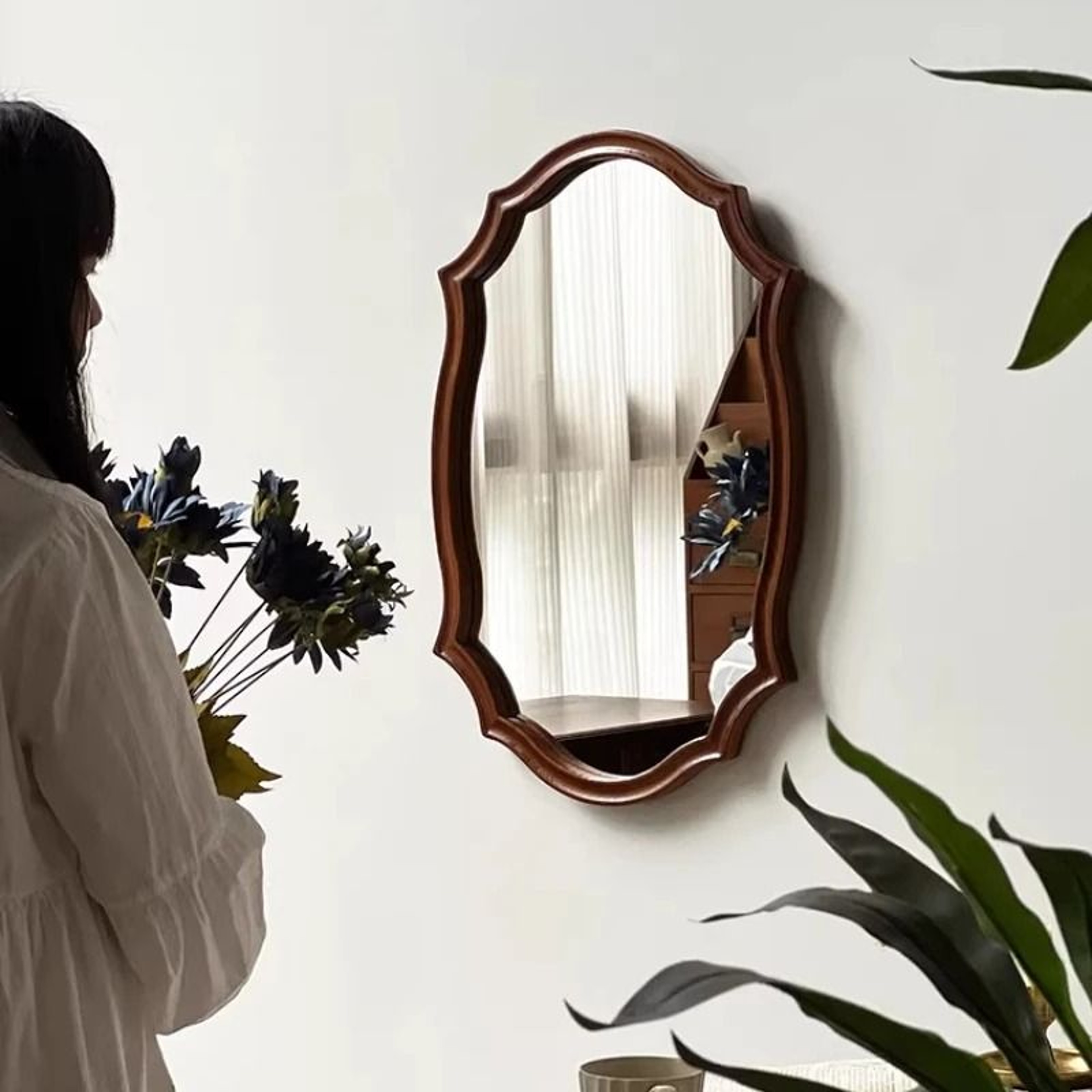 Modern Luxury Vintage Carved Wall Mirror 1