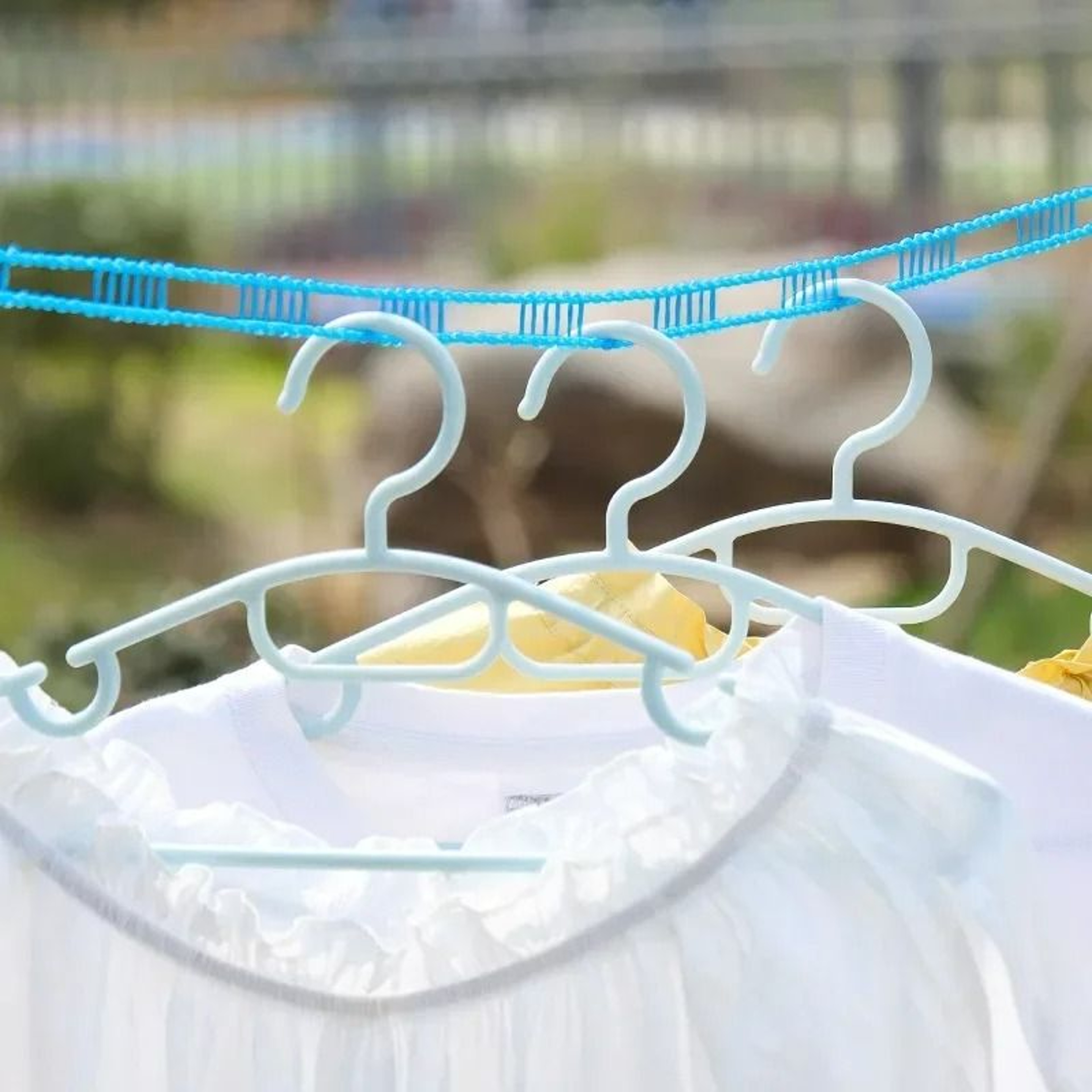 Outdoor Windproof Clothesline Nylon Non Slip Laundry Line Rope With Hooks 1
