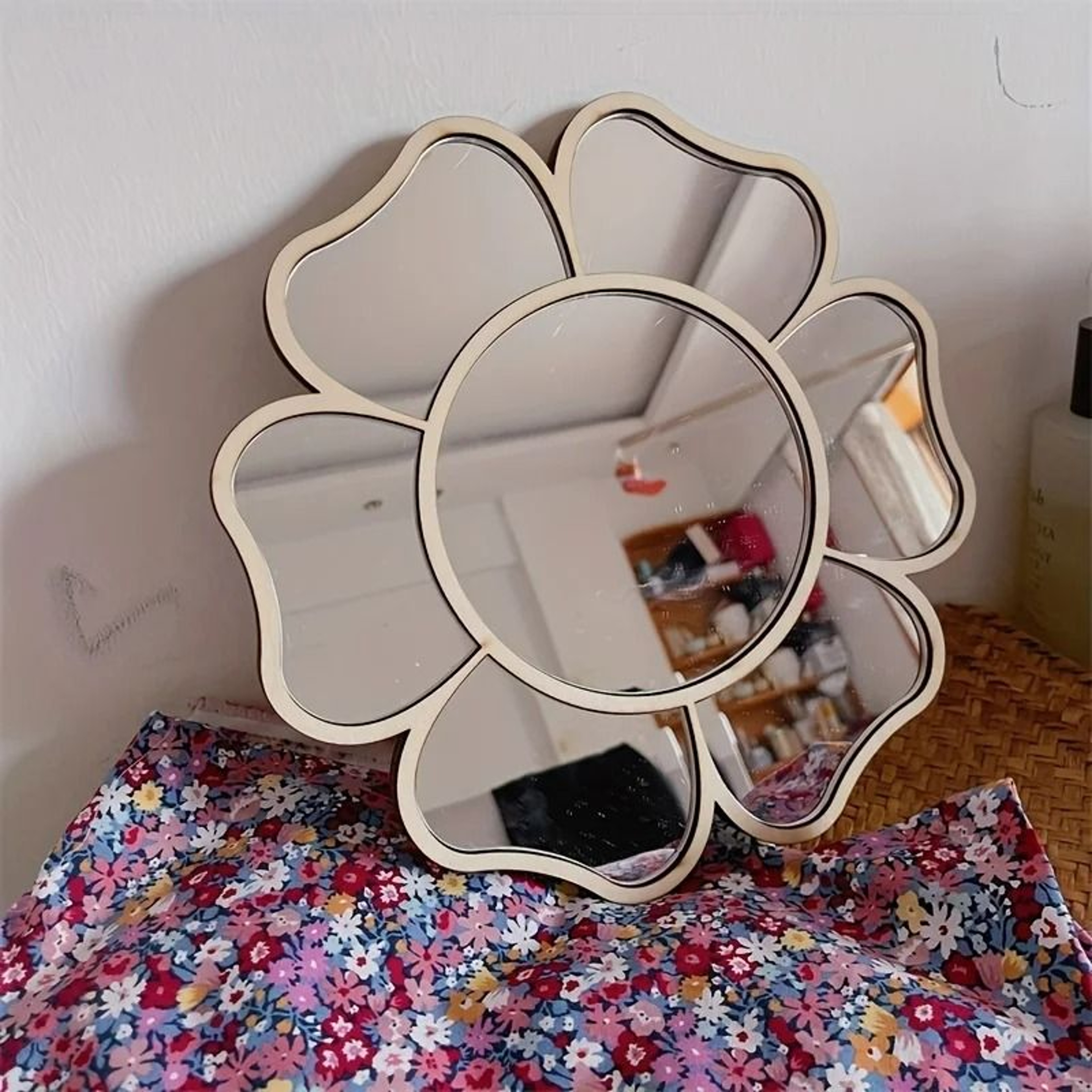 Nordic Style Small Daisy Decorative Wall Mirror 0