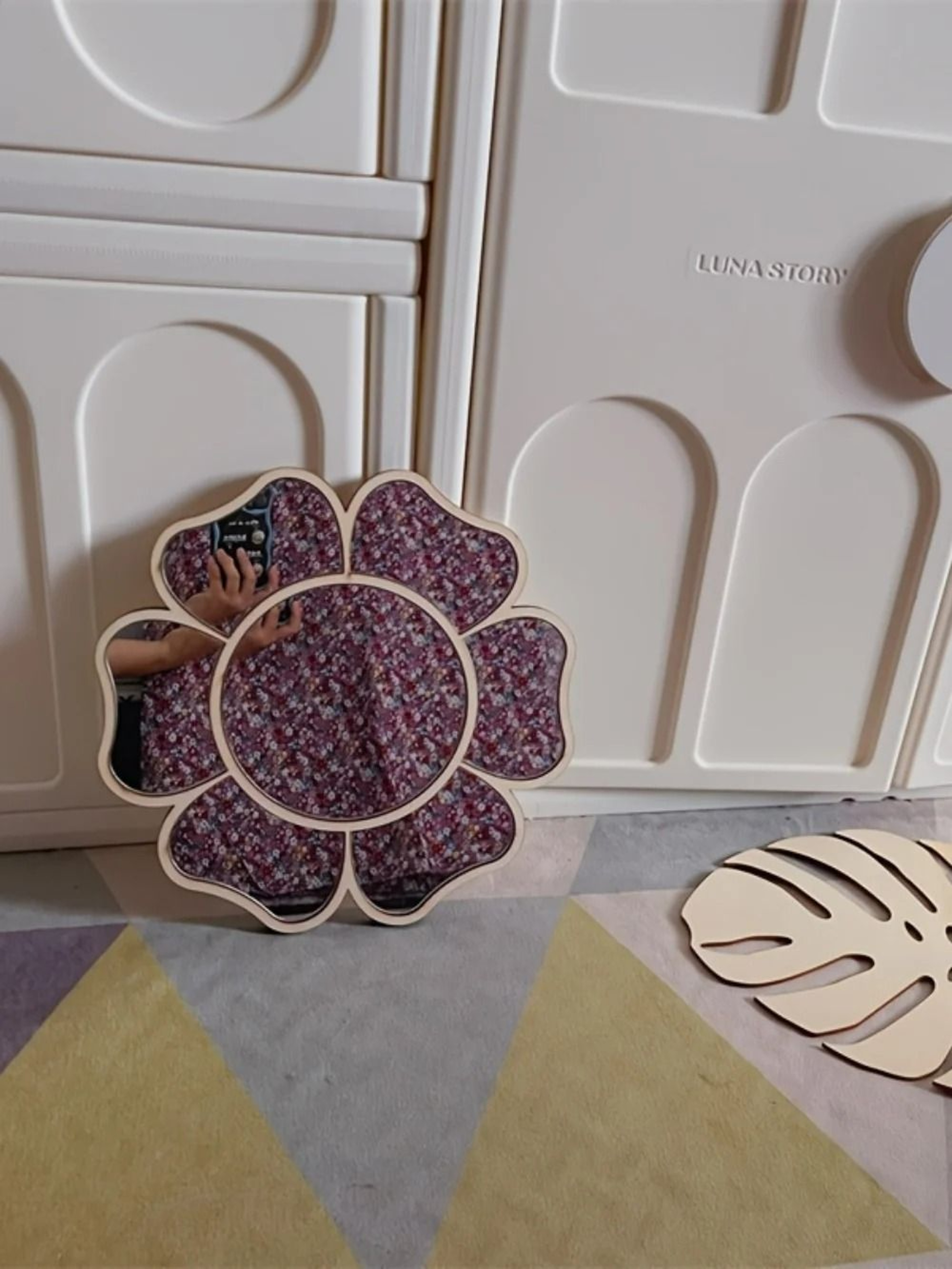 Nordic Style Small Daisy Decorative Wall Mirror 7