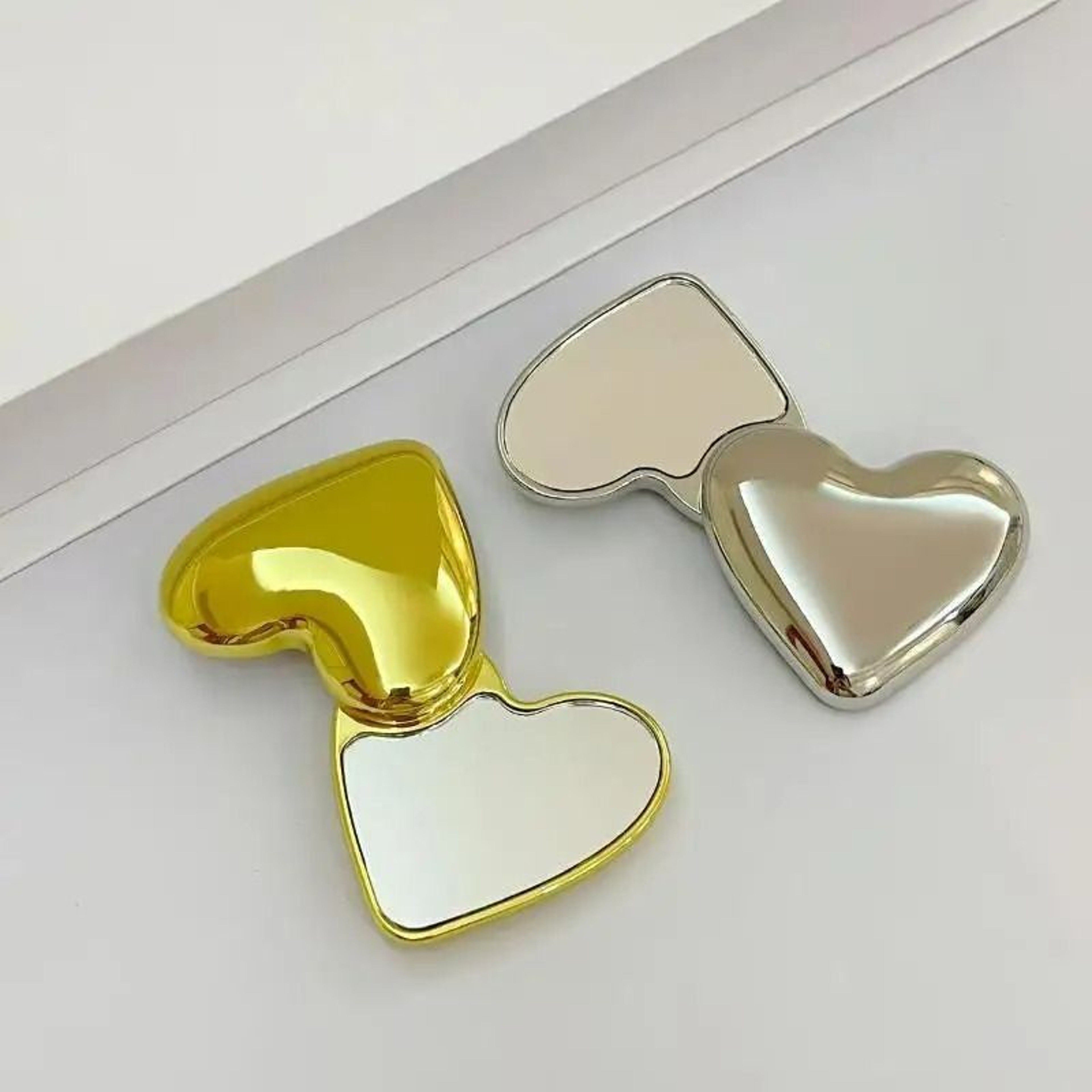 DoubleSided HeartShaped Rotating Vanity Makeup Mirror 0