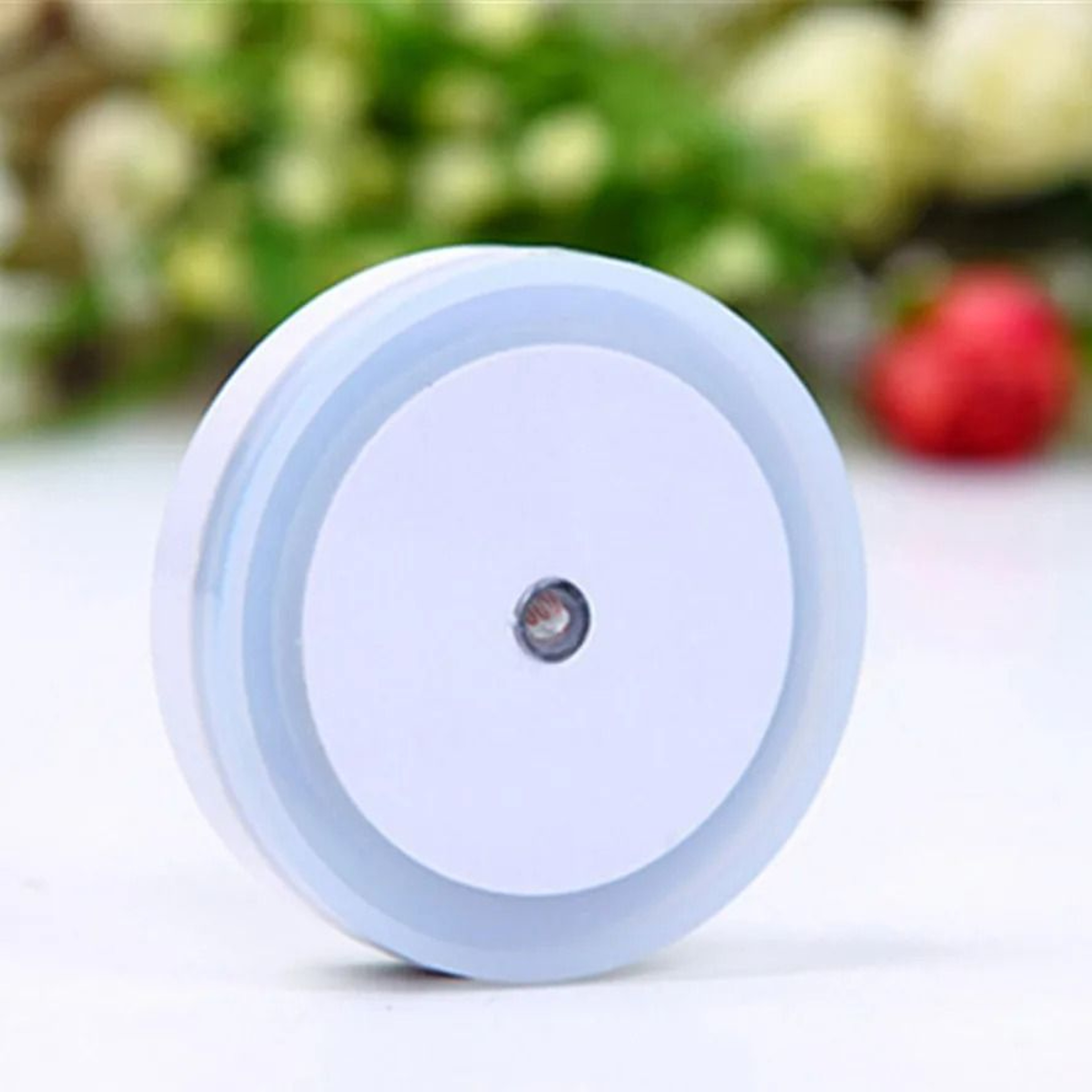Automatic PlugIn LED DusktoDawn Night Light 16