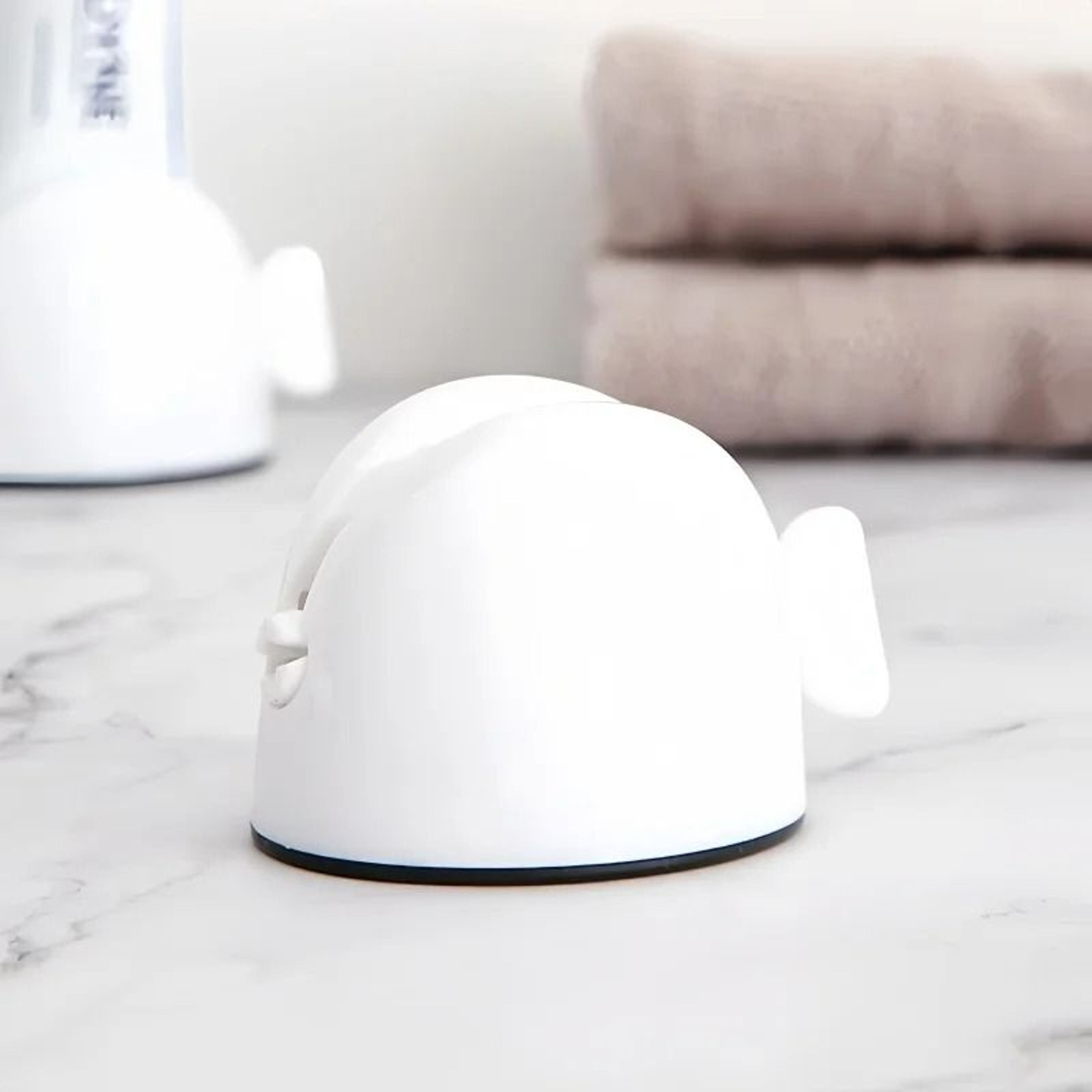 Rolling Toothpaste Squeezer And Tube Holder Stand 3