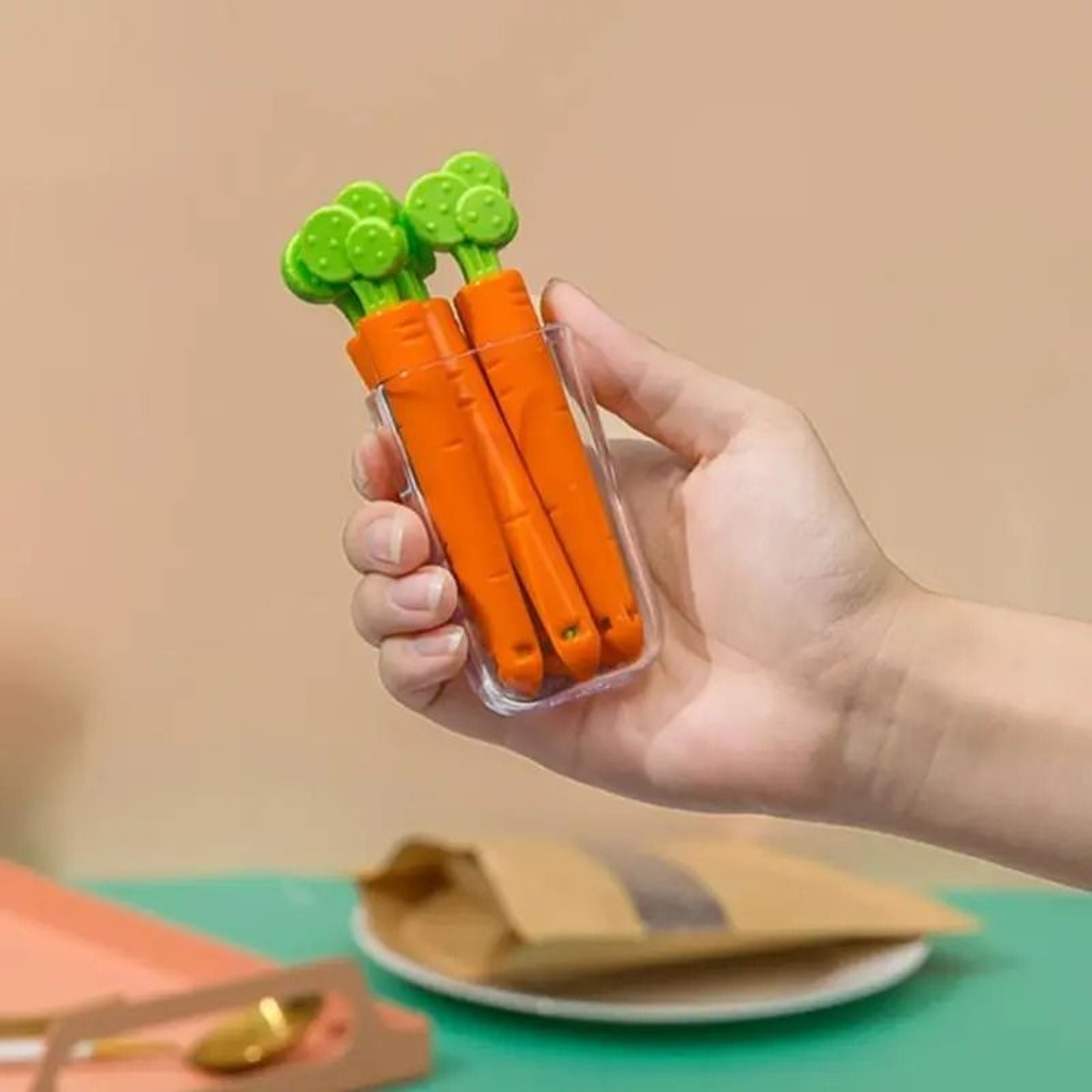 CarrotShaped Food Bag Sealing Clips With Magnetic Storage Base 5Piece Set 3