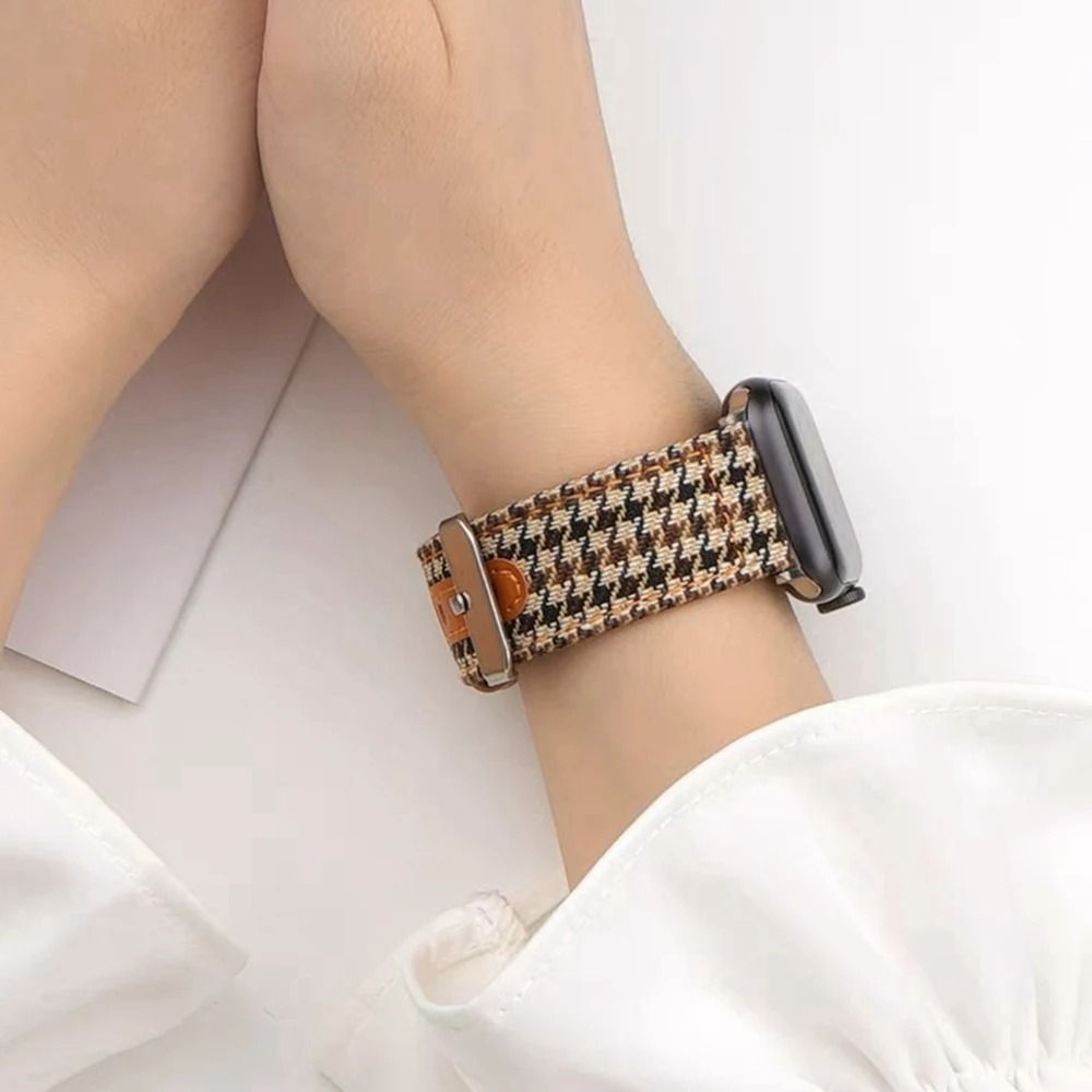 Feminine Leather Loop Magnetic Strap For Apple Watch Series 1 Through 11  Ultra 6