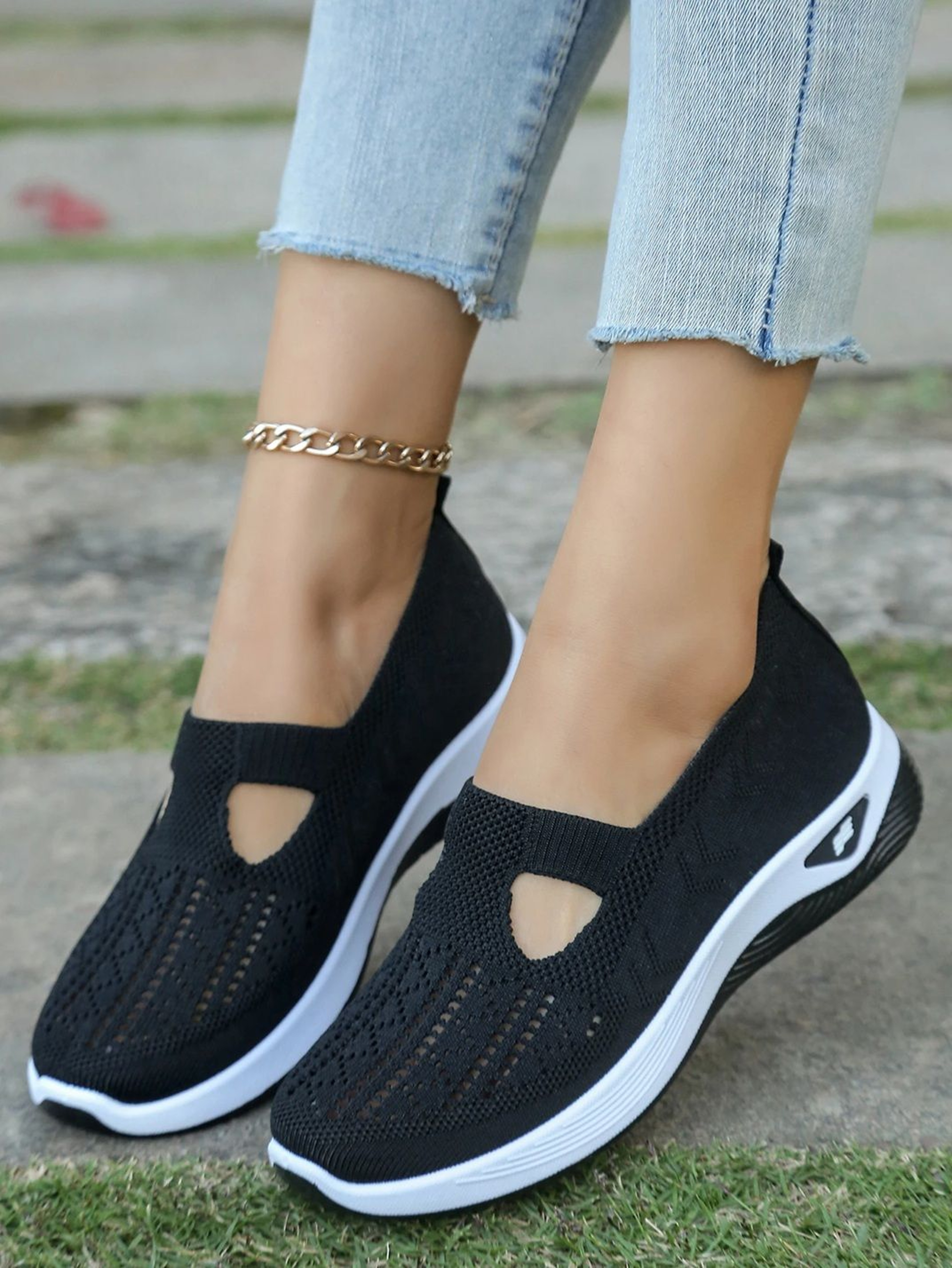 Lightweight Casual Sneakers For Women  Breathable Flat Shoes For Everyday Comfort 2