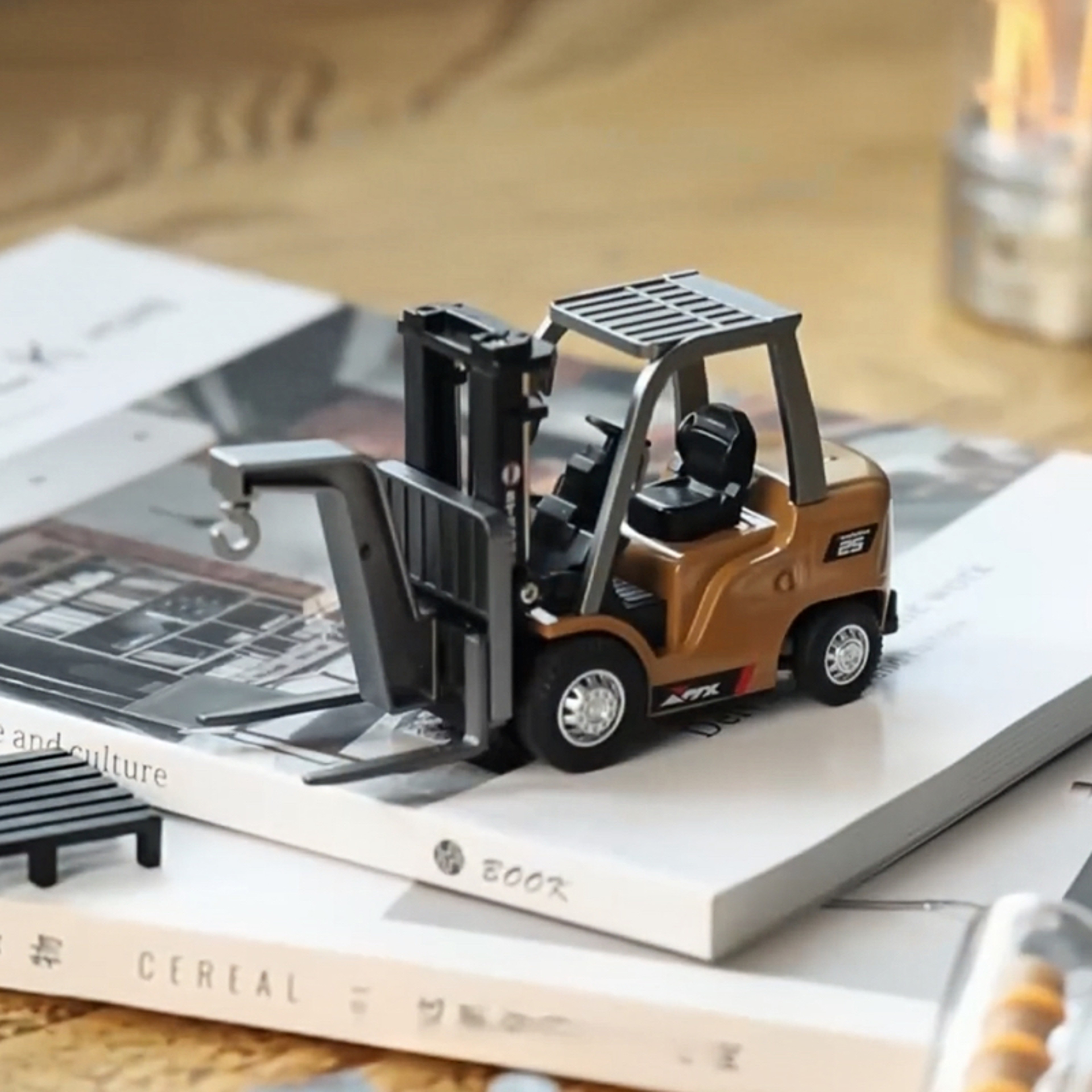 RC Alloy Forklift Toy,Mini Engineering Vehicle with Remote Control,Collectible Construction Model for Kids,Boys gifts – view 3