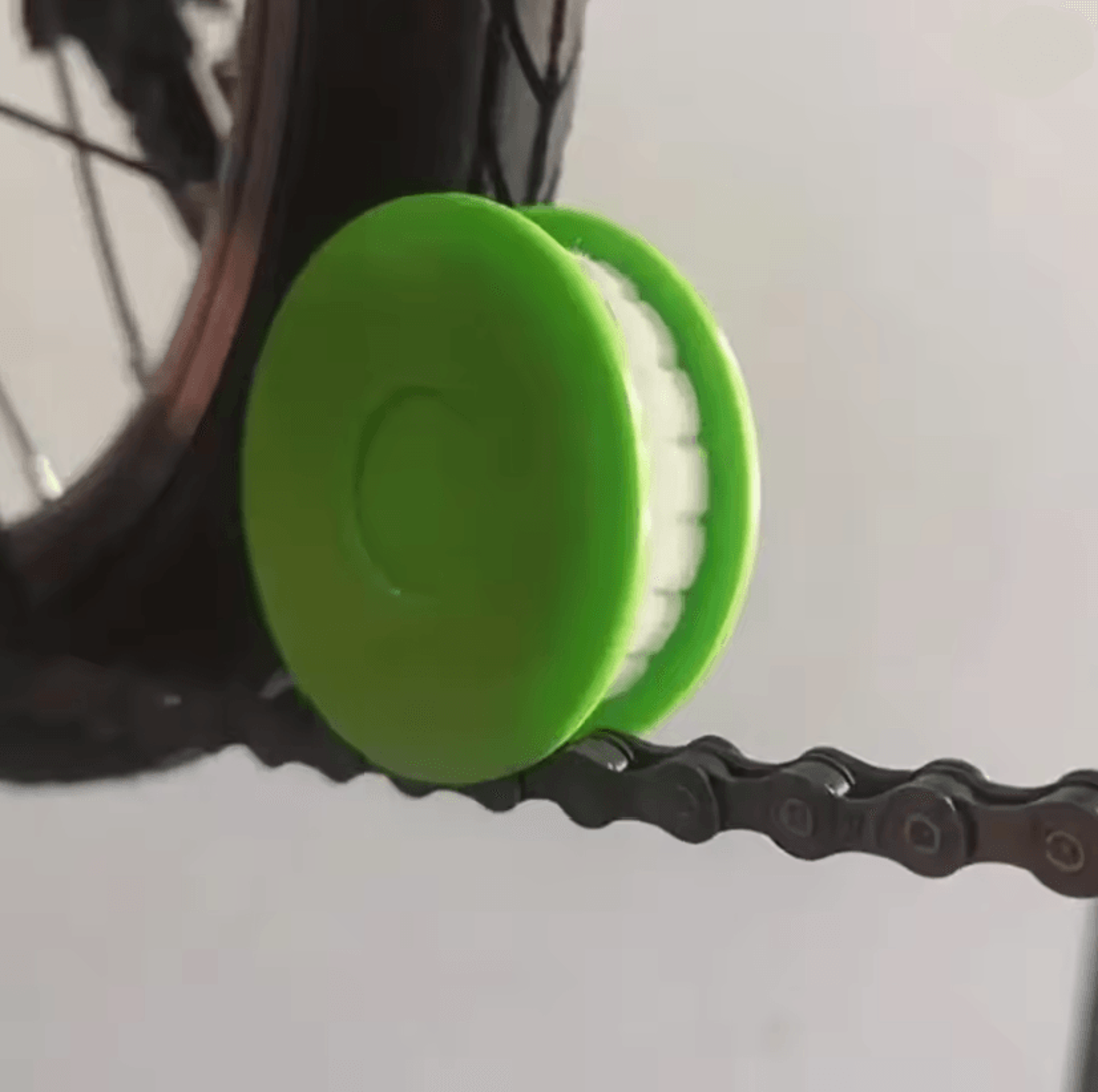 ChainGlide Bike Chain Lubricator Roller Tool For Smooth Cycling Performance 1
