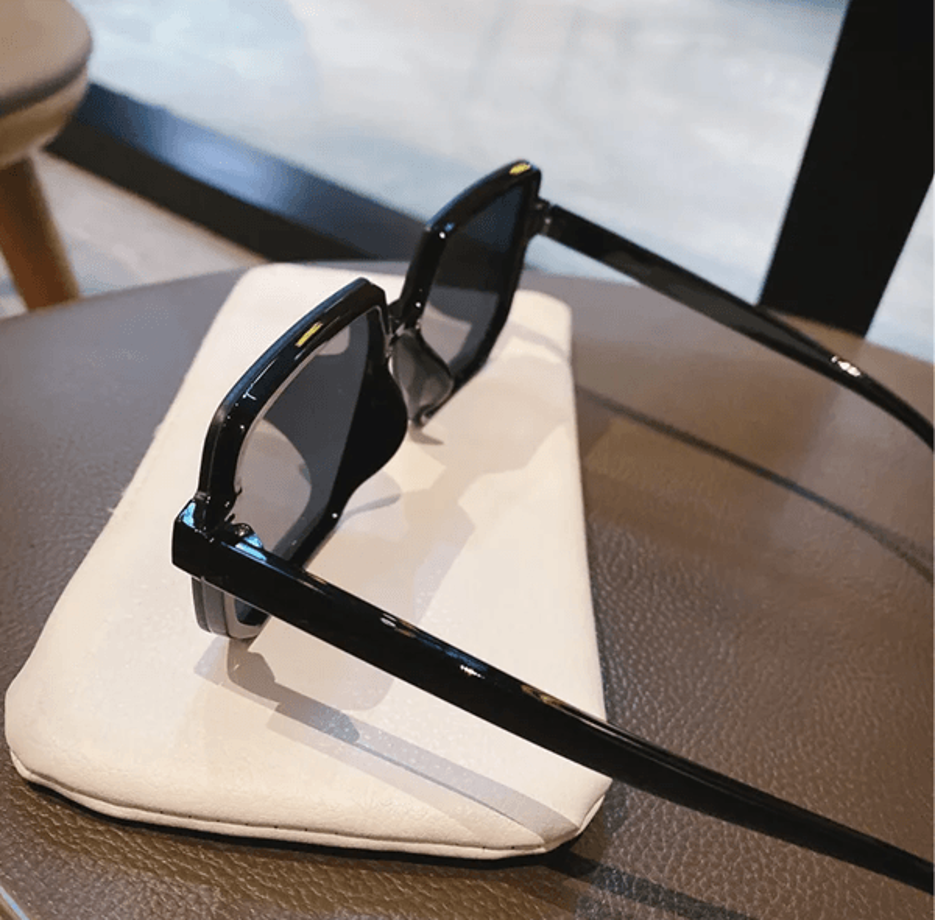 UrbanVista Oversized Square Vintage Sunglasses Unisex 0