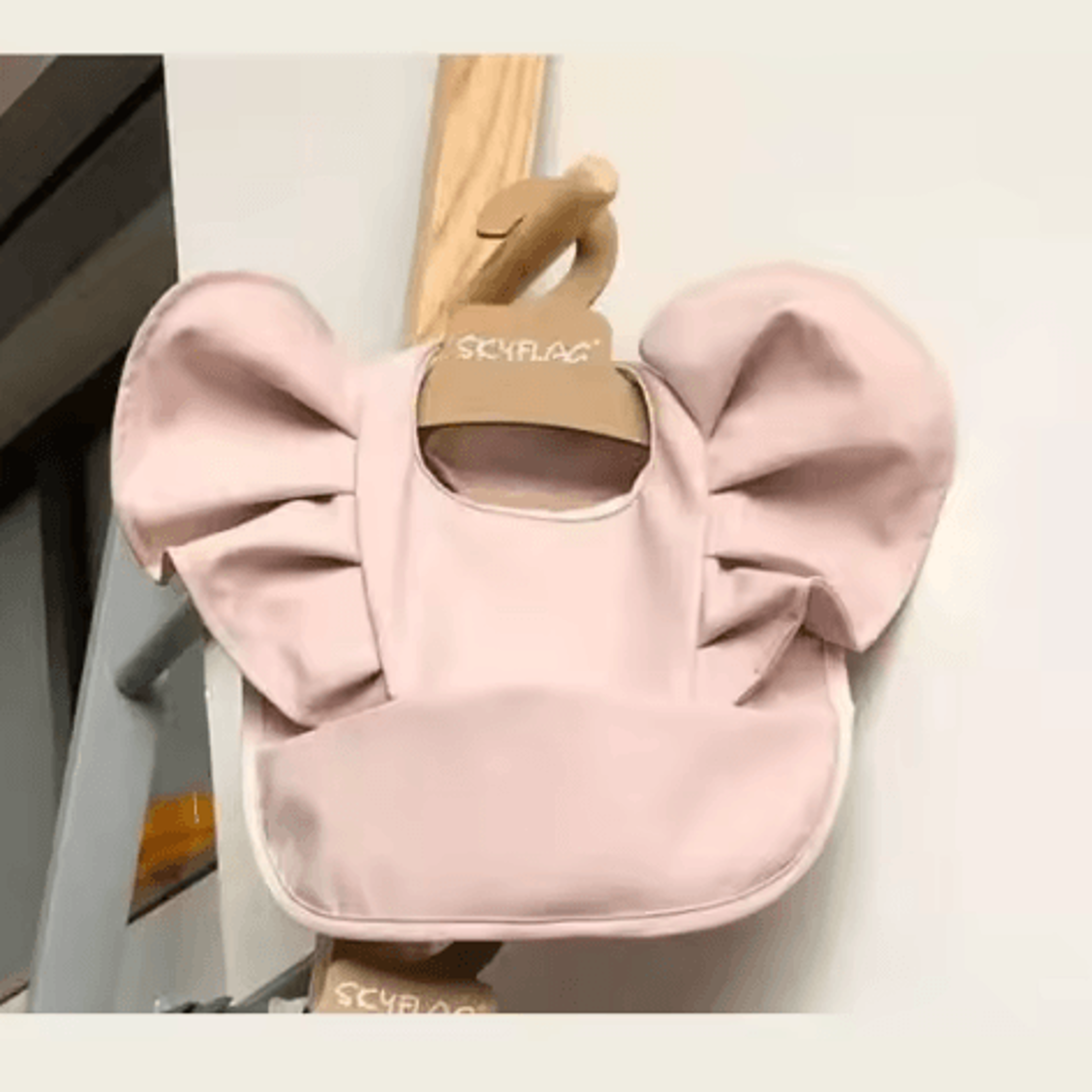 Waterproof Baby Bib With Sleeves Soft PU Feeding Bib With Pocket 4