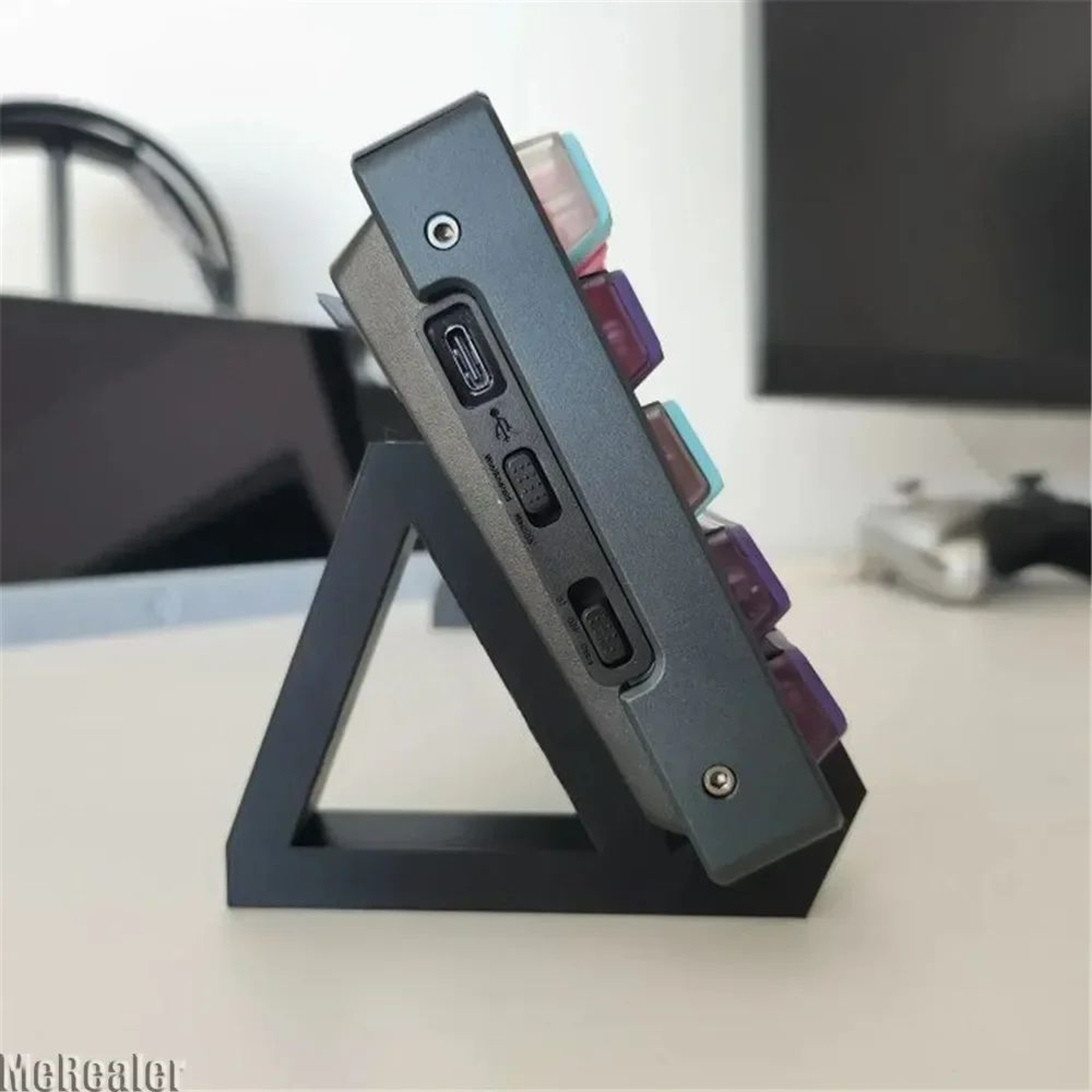 Mechanical Keyboard Display Stand 1