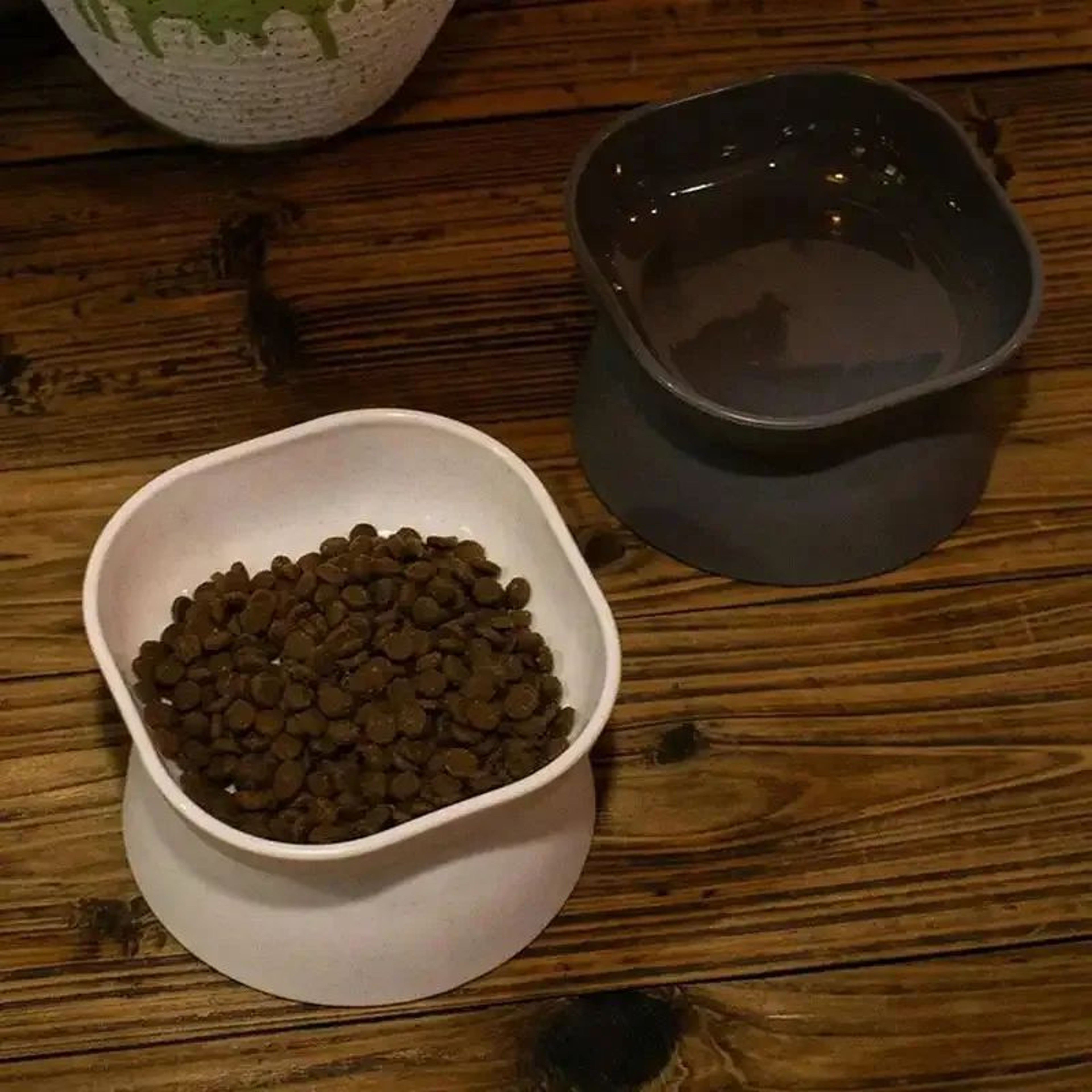 NeckEase Elevated Cat Feeding Bowl 2