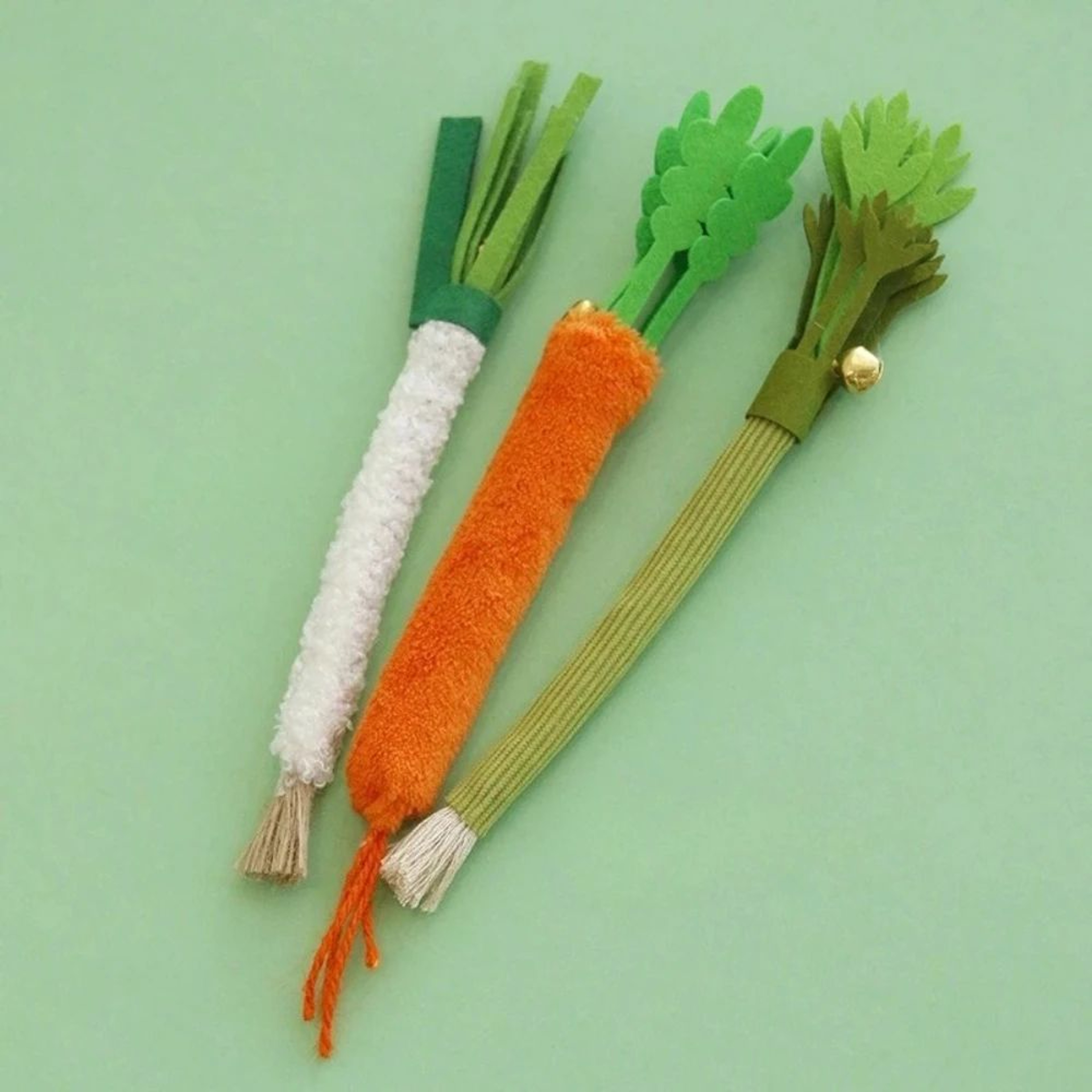 Interactive Cat Chew Toy Set With Bell For Teeth Cleaning 0
