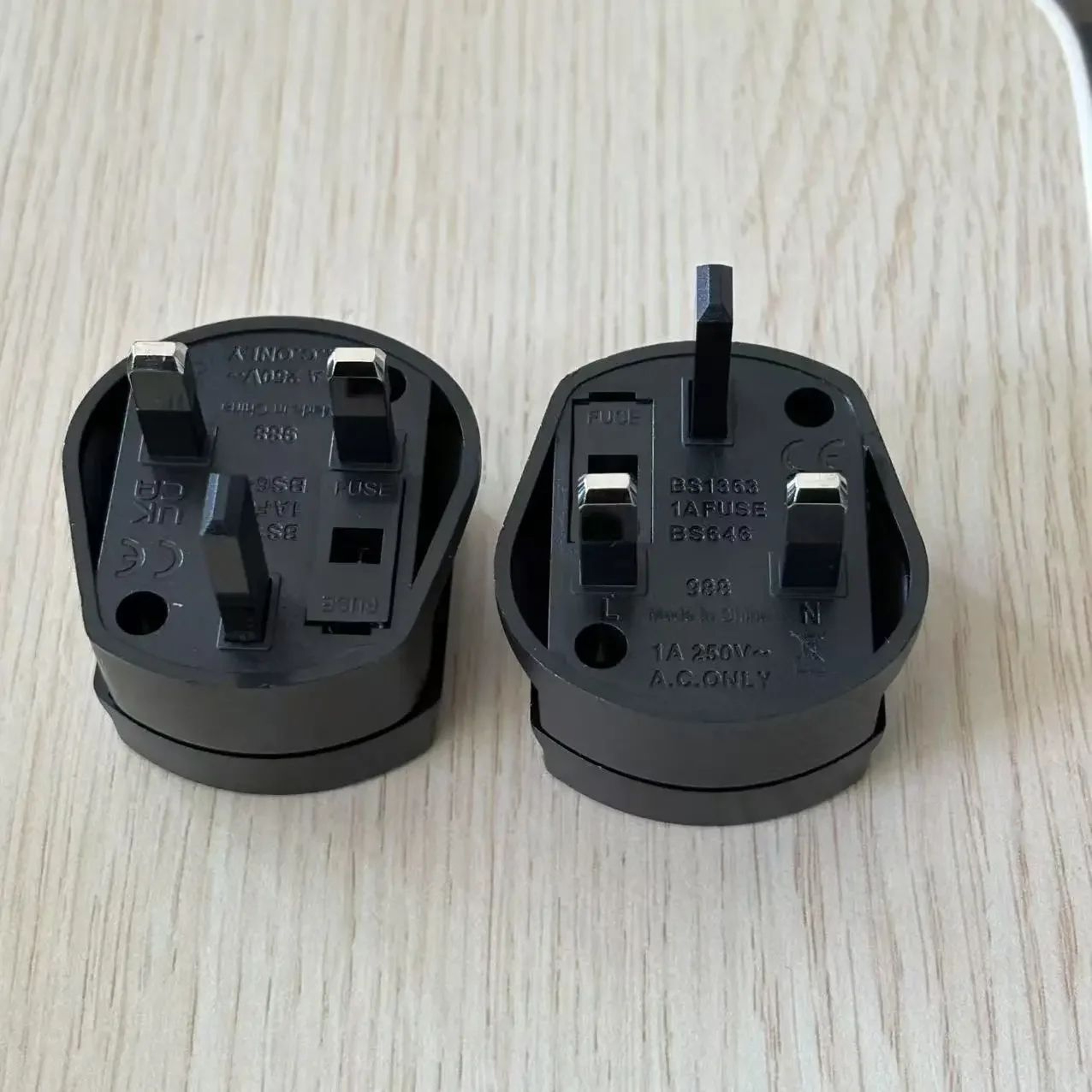 UK 2 Pin To 3 Pin Shaver Plug Adapter 7