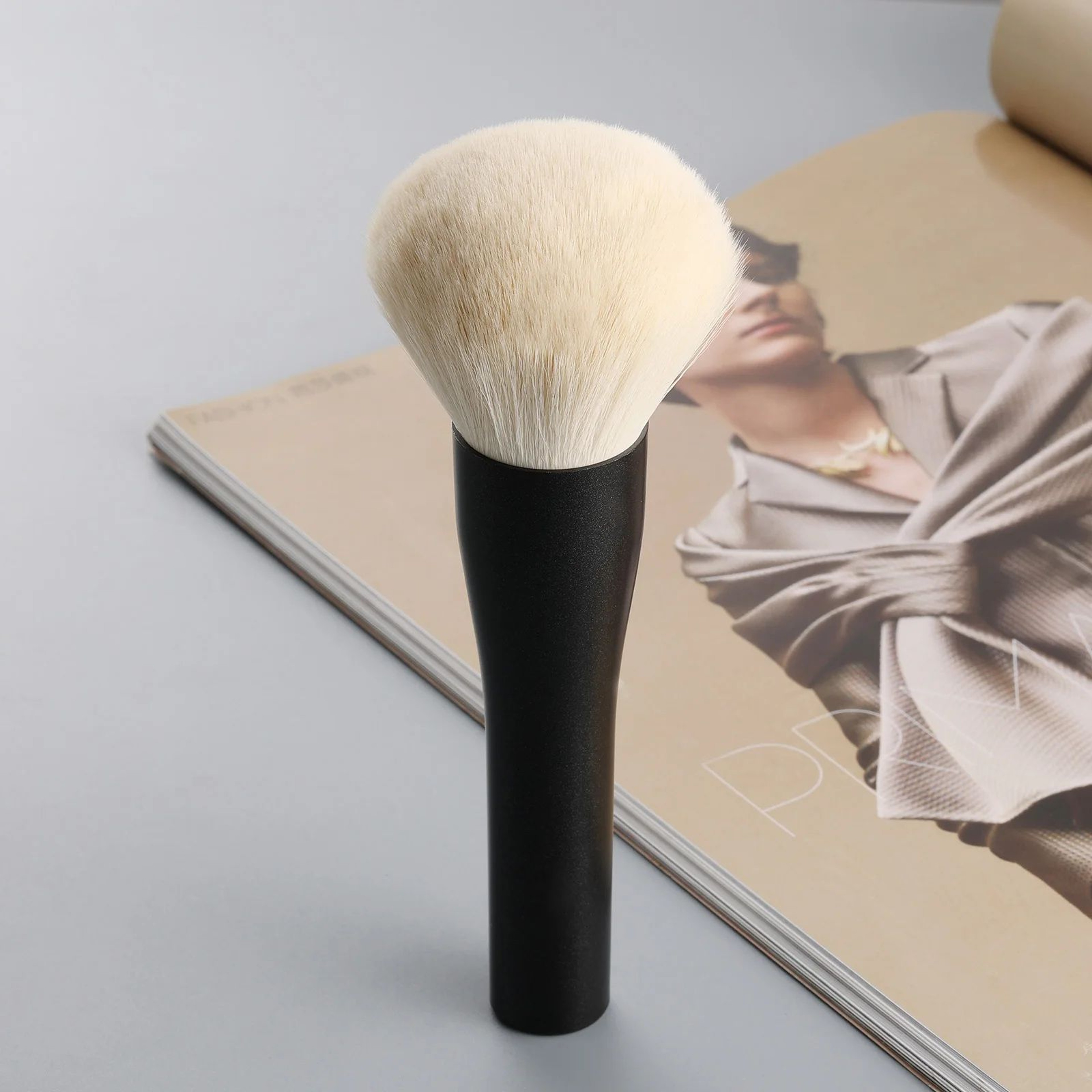Extra Soft Large Powder Makeup Brush 3