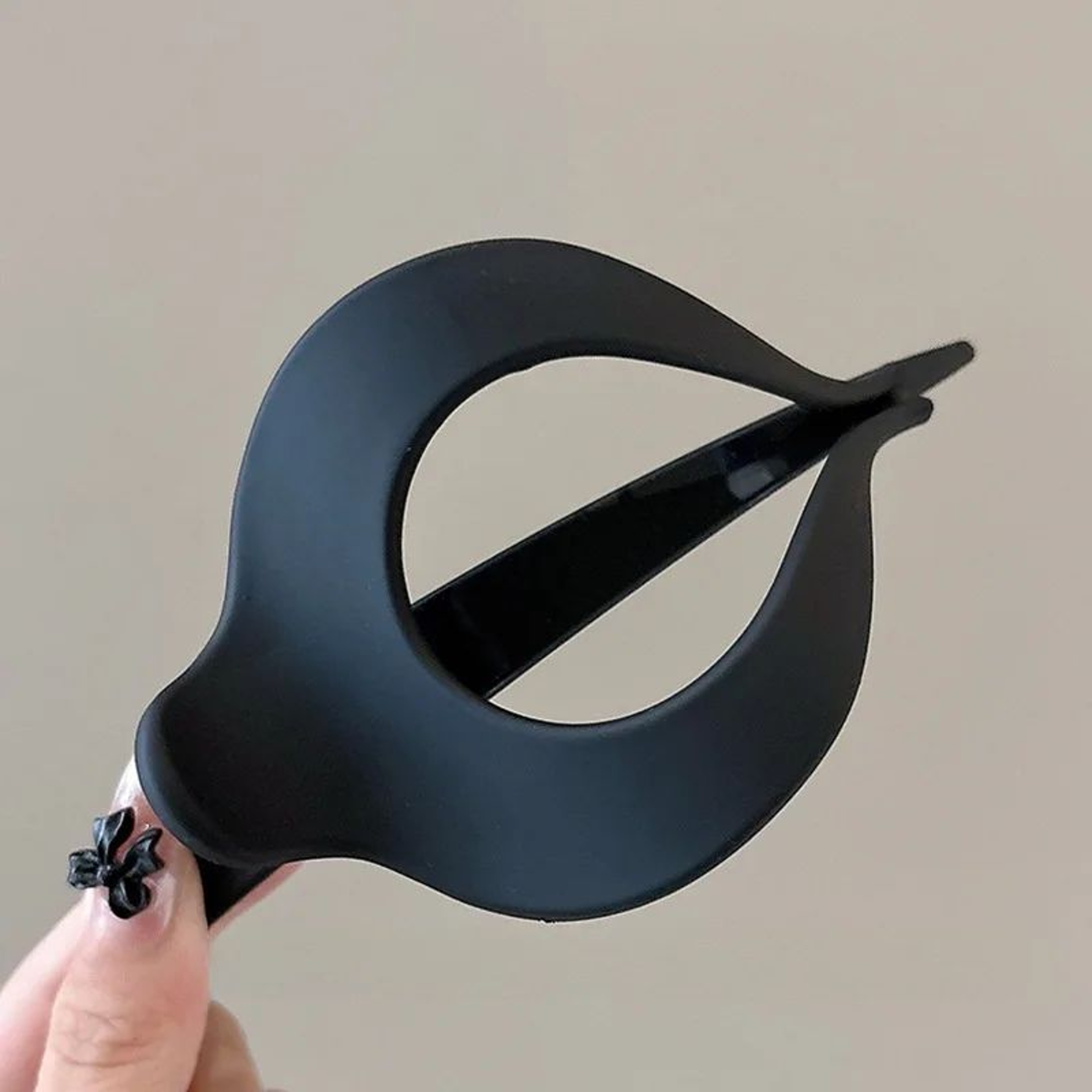 Large Frosted Hollow Hair Claw 8