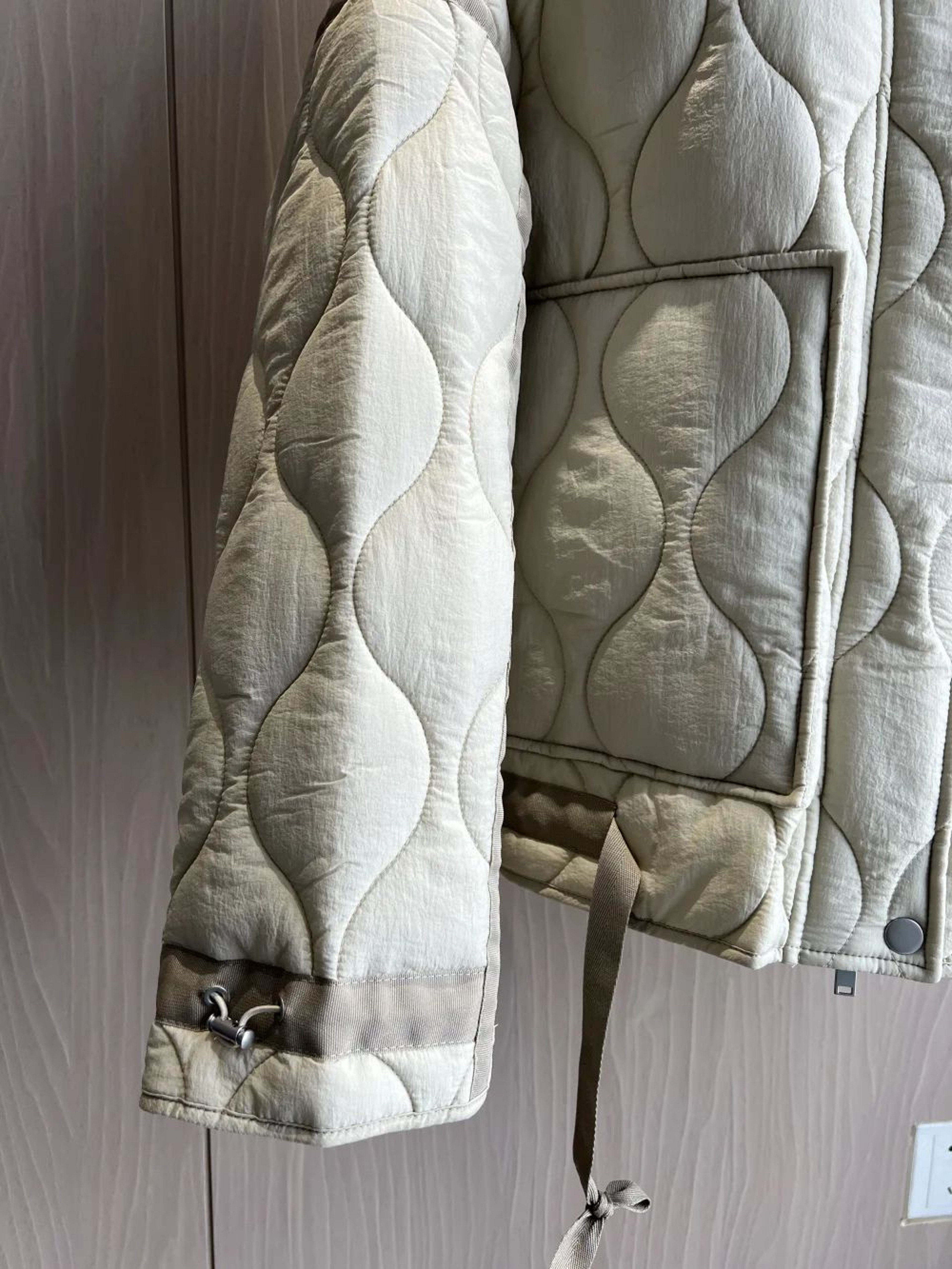 Womens Quilted High Neck Jacket With Drawstring 1
