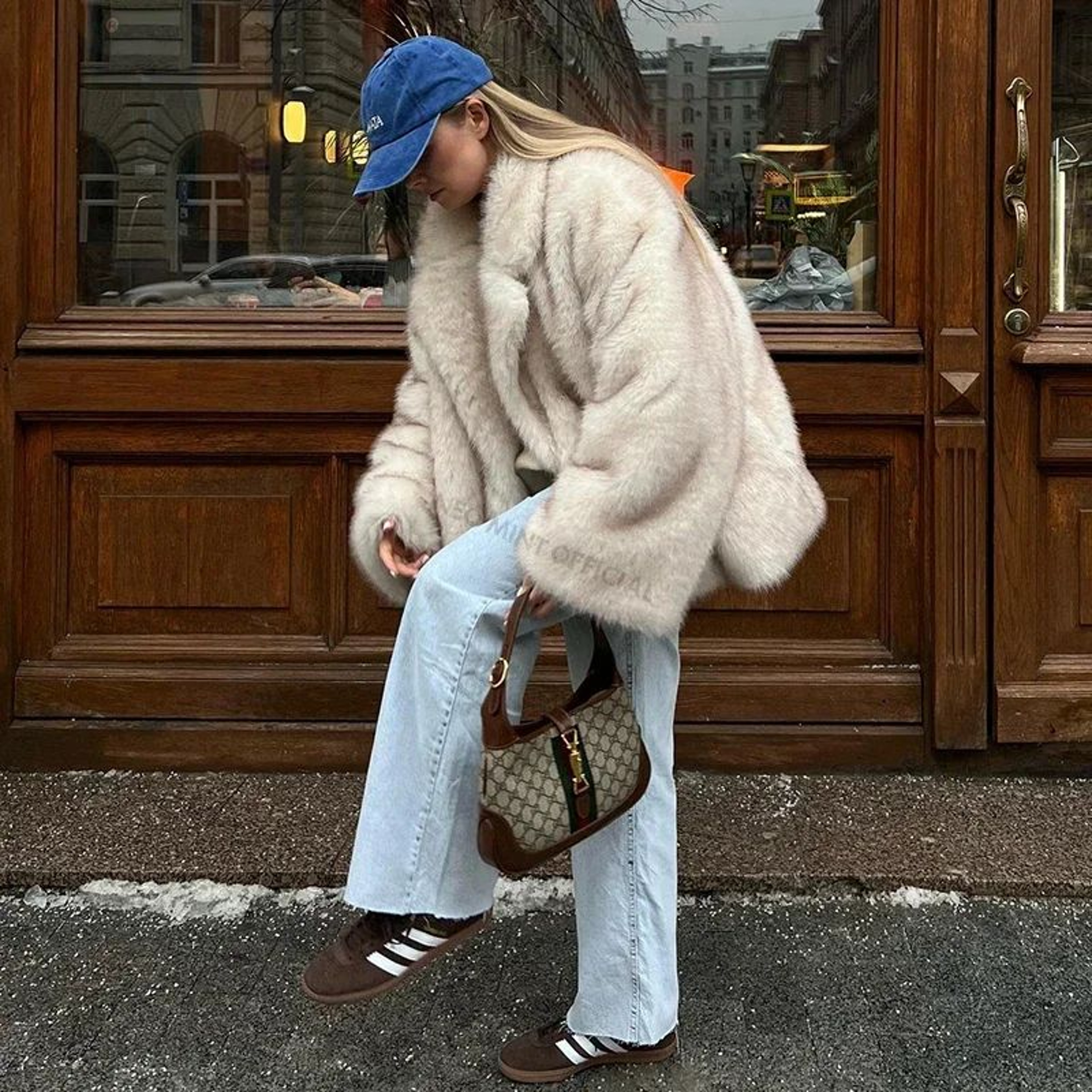 Womens Oversized Gradient Faux Fur Coat 1