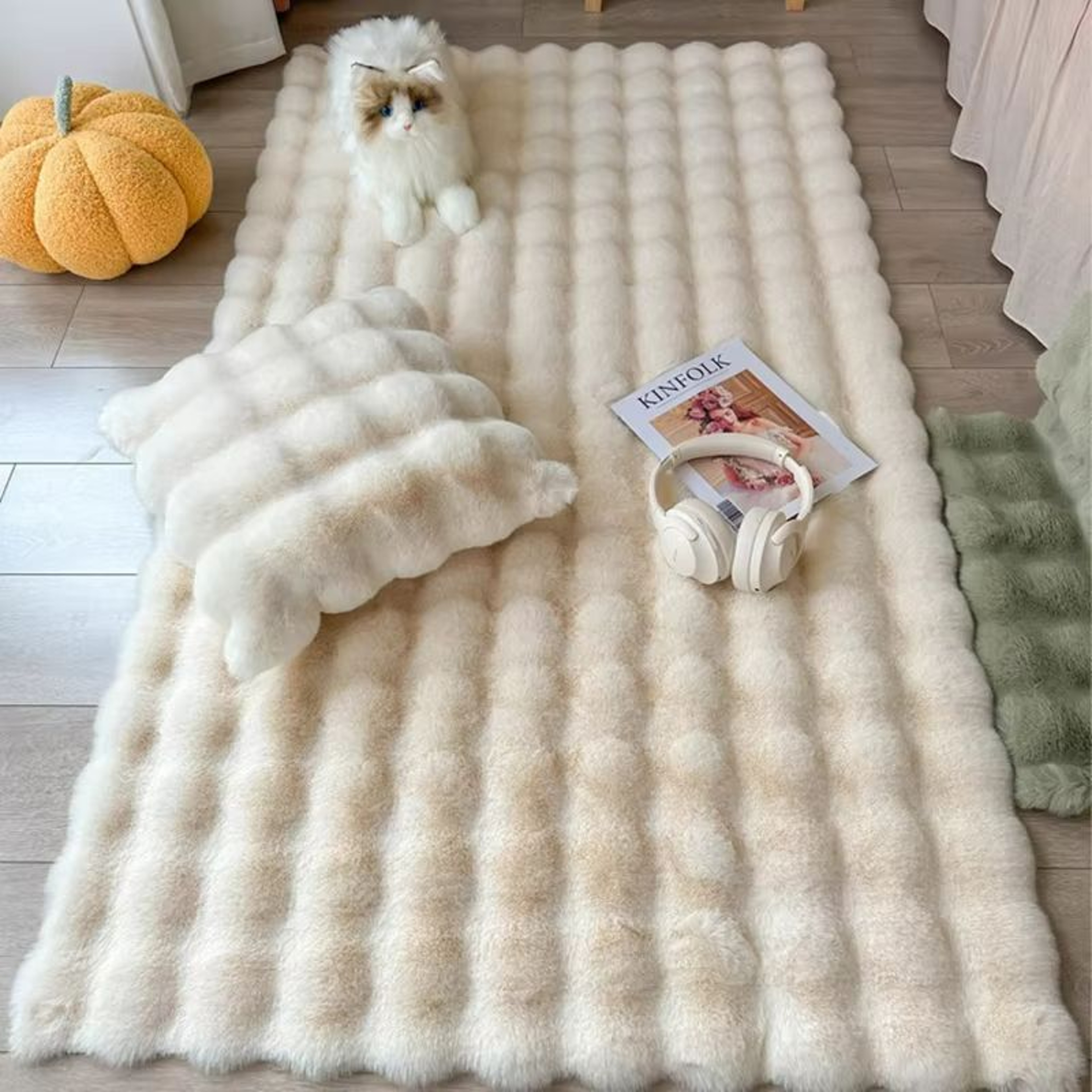 CloudBubbles Plush Faux Rabbit Fur Rug  Soft Bubble Carpet For Cozy Spaces 0
