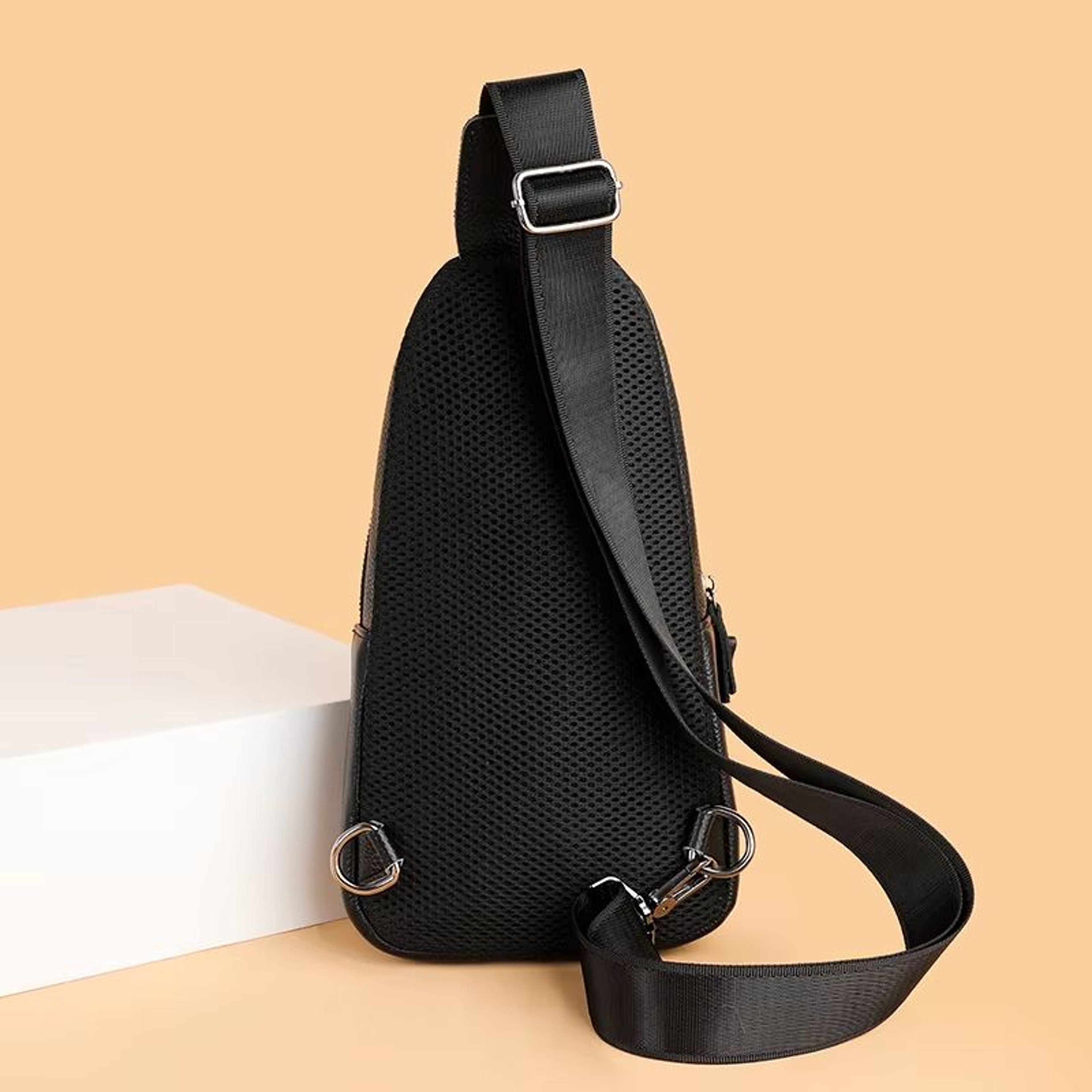 100 Genuine Leather Mens Chest Bag  Casual Crossbody Shoulder Messenger Bag For Daily  Travel Use 3