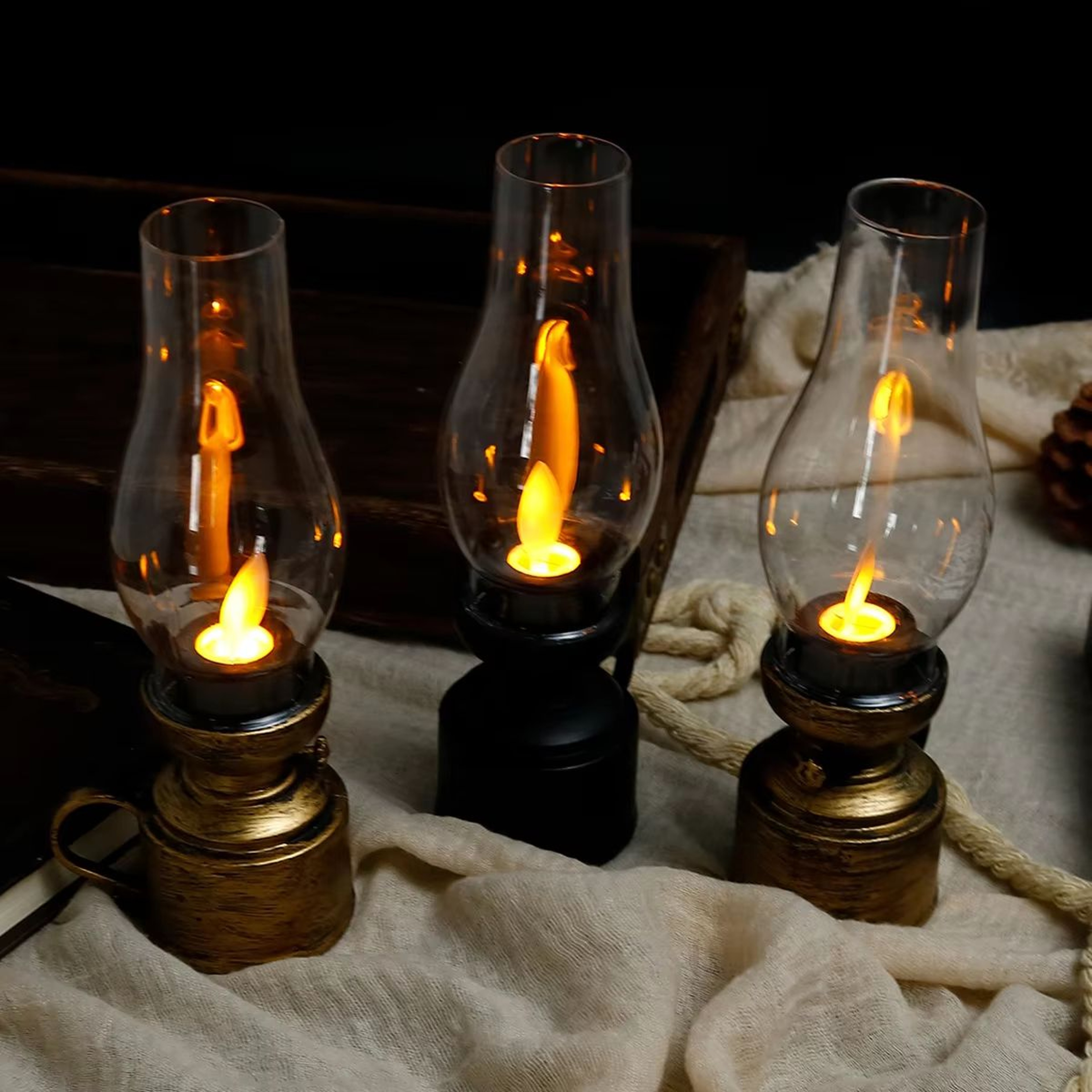 Vintage LED Lantern  Retro Hanging Oil Lamp Style Battery Powered Decorative Light For Home And Hol 0