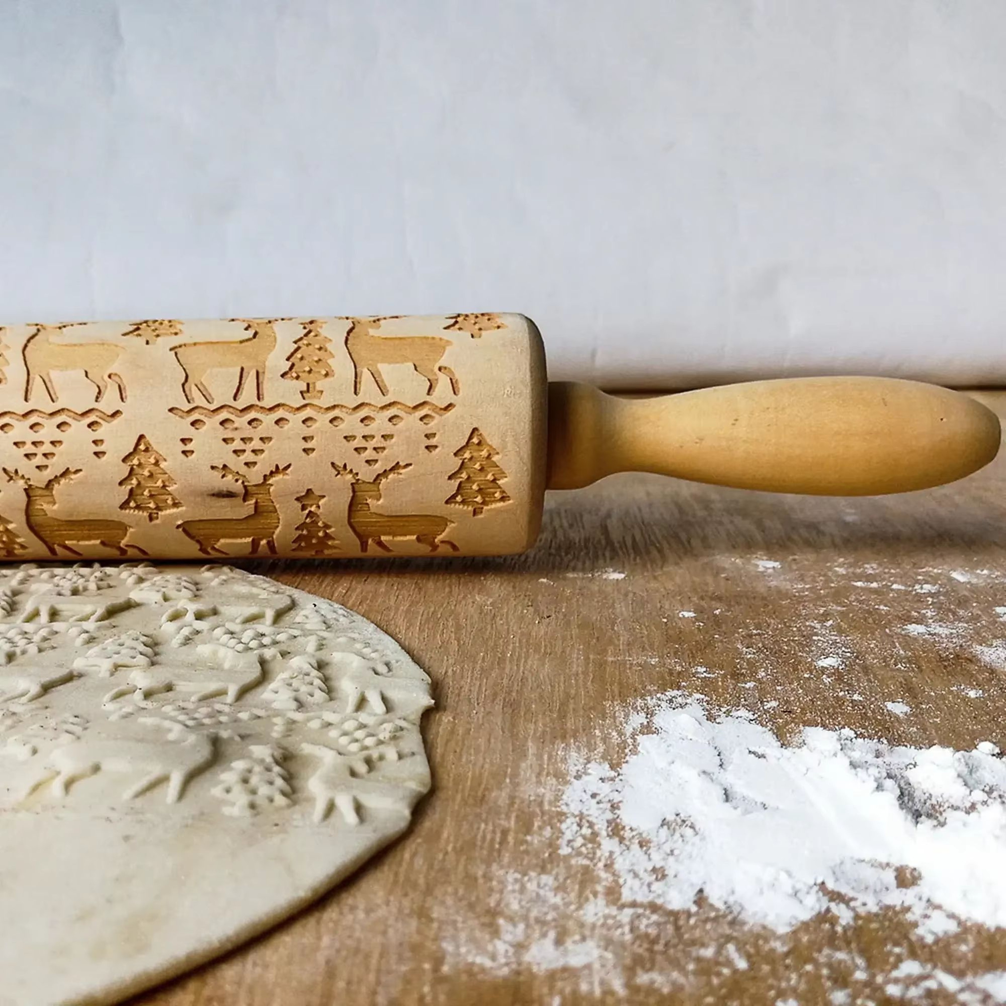 Christmas Wooden Embossed Rolling Pin  Snowflake  Reindeer Design For Festive Cookies Fondant  Past